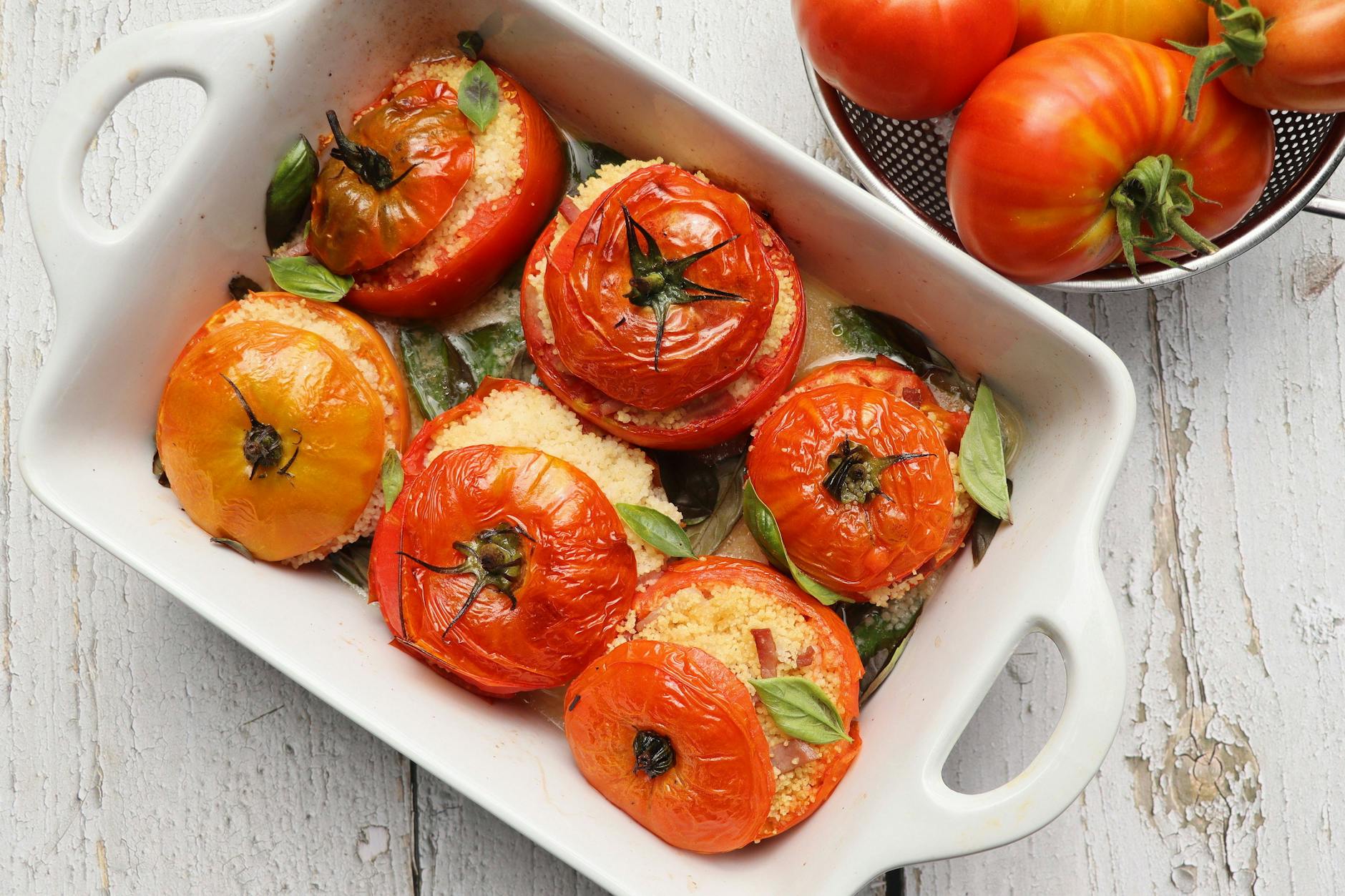 Man kann nicht nur Paprikaschoten füllen: Unser Rezept für gefüllte Tomaten aus der DDR wird Ihnen garantiert schmecken!