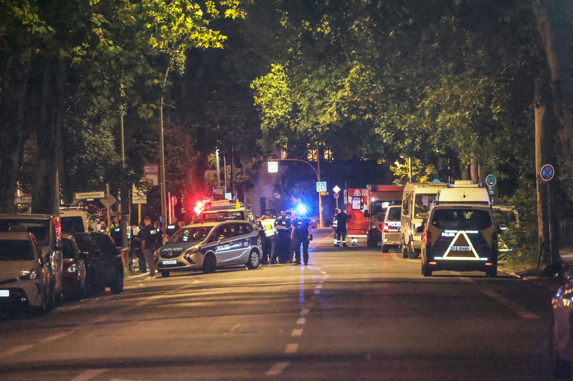 Großeinsatz in der Birkbuschstraße in Steglitz: Ein Mann war auf das Gelände eines Heizkraftwerks eingedrungen.