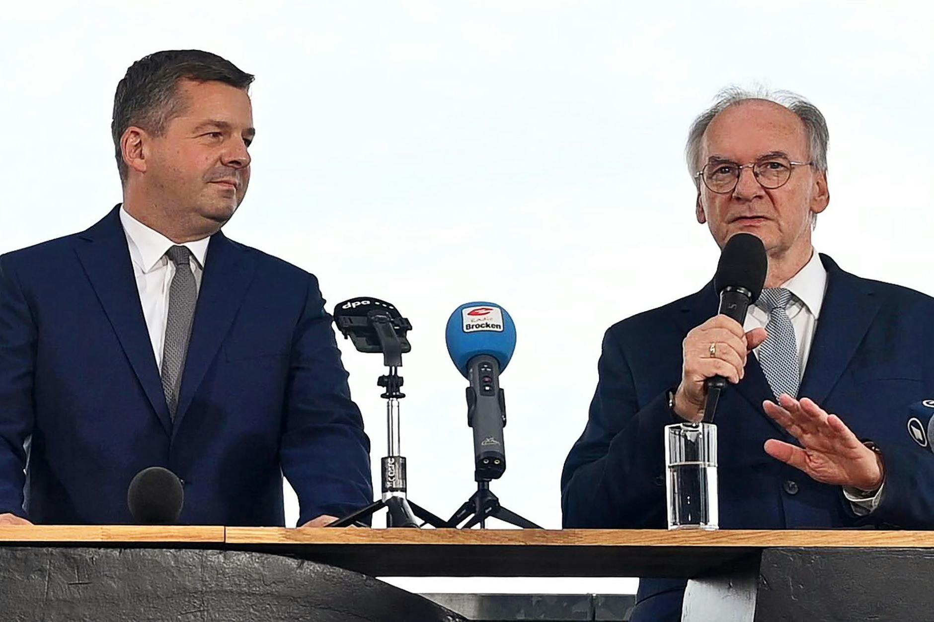 Reiner Haseloff (r.) tritt nicht mehr als Spitzenkandidat in Sachsen-Anhalt an. Sein Nachfolger soll Sven Schulze werden, bisher Wirtschaftsminister.