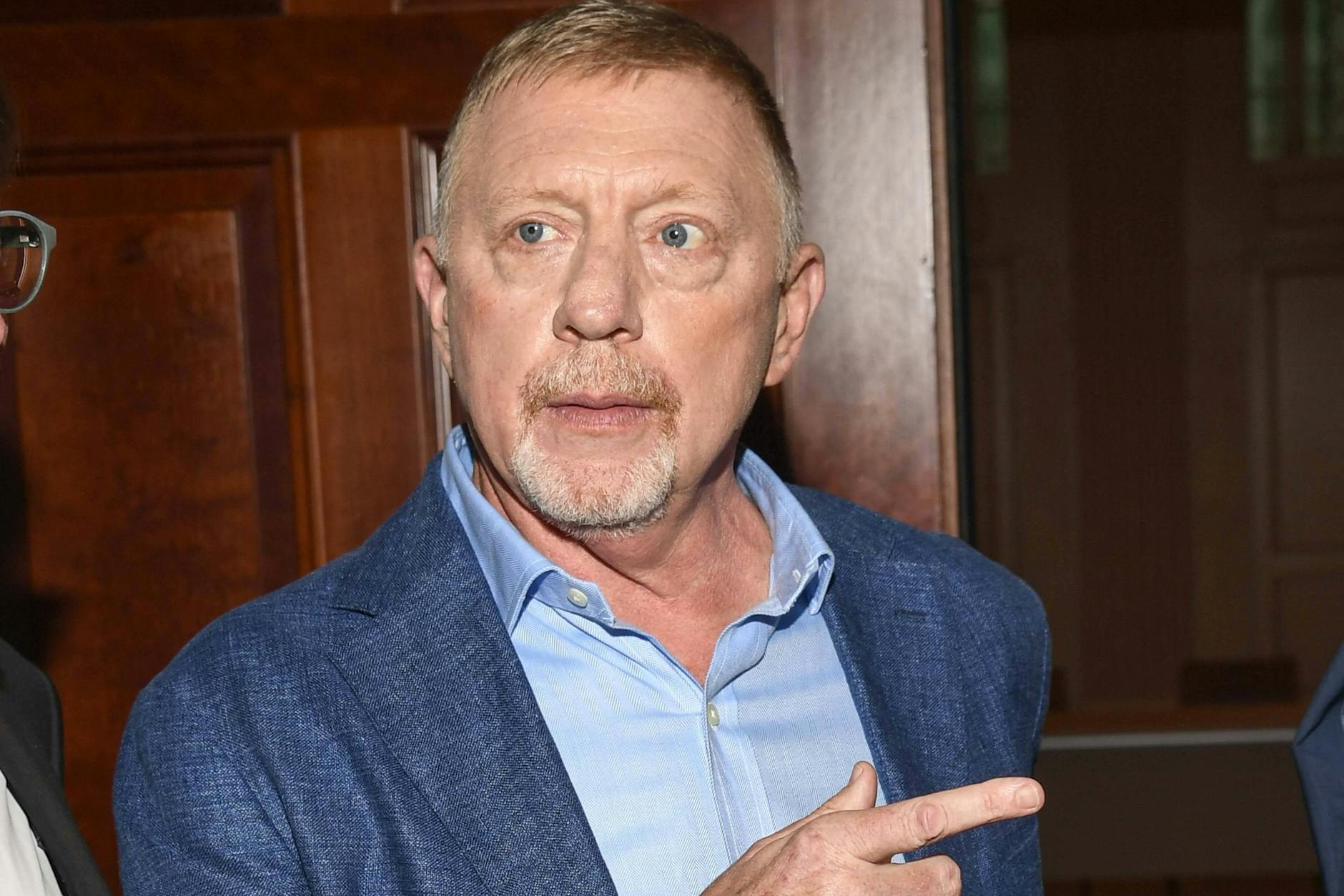 Boris Becker soll seine Kinder vorab von der Schwangerschaft seiner Frau informiert haben.