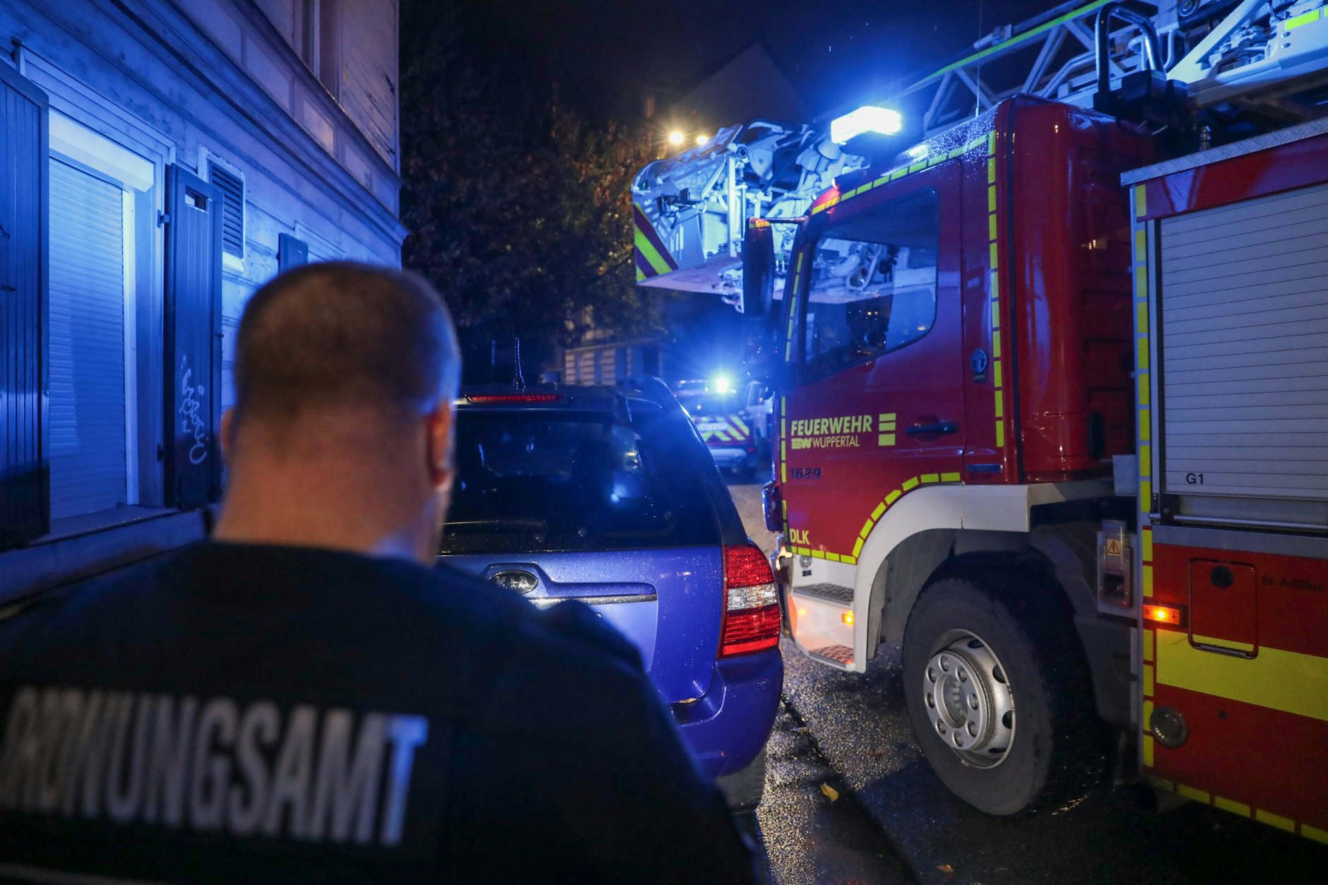 Es passiert immer öfter: Wegen Falschparkern kommen Fahrzeuge der Feuerwehr nicht zum Einsatzort durch (Symbolfoto).