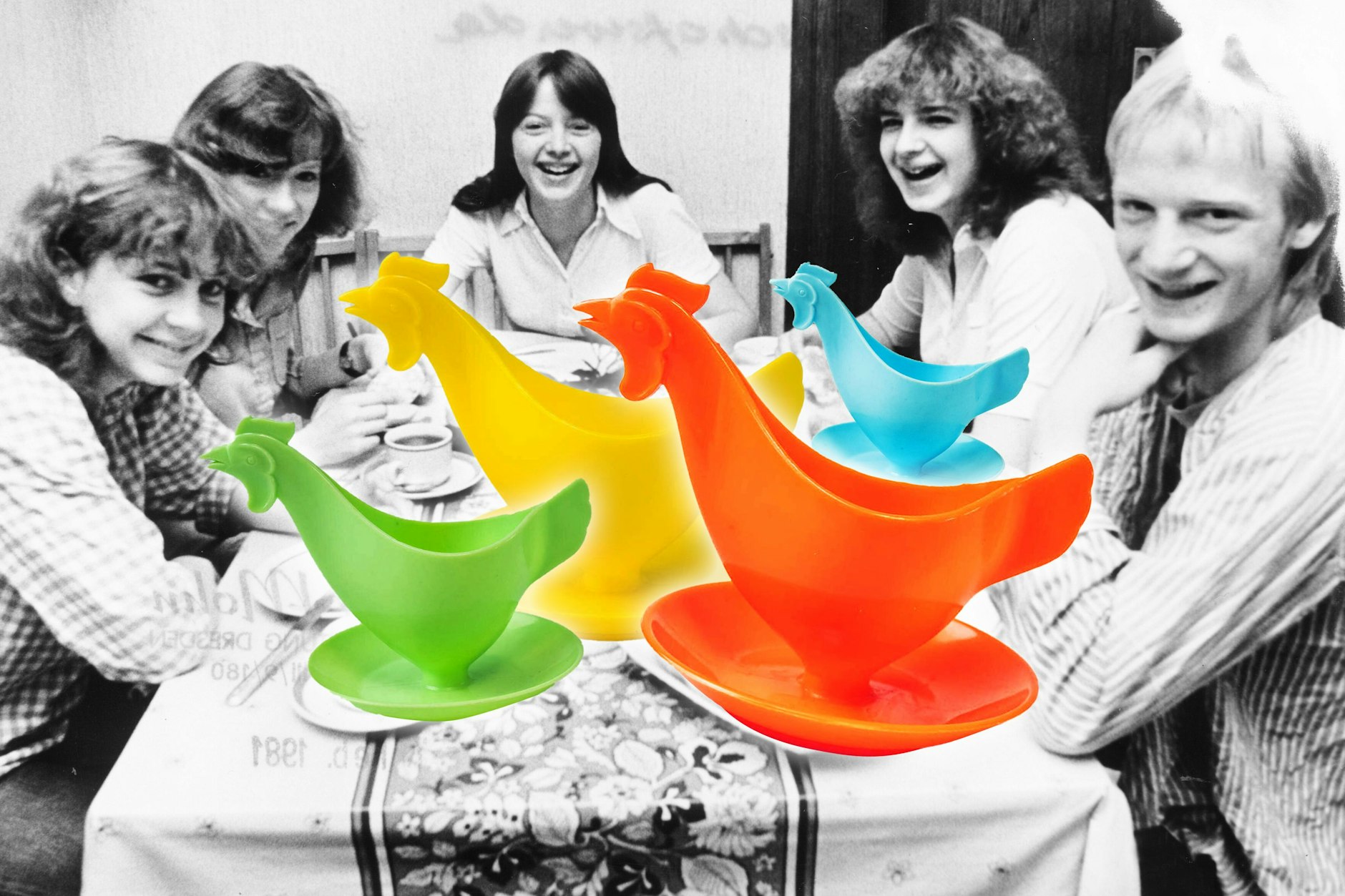 Sie gehörten in der DDR auf jeden Frühstückstisch - und sind noch heute Kult! Die Eierbecher Huhn der Marke Sonja Plastic werden im Netz für teilweise hohe Preise verkauft.