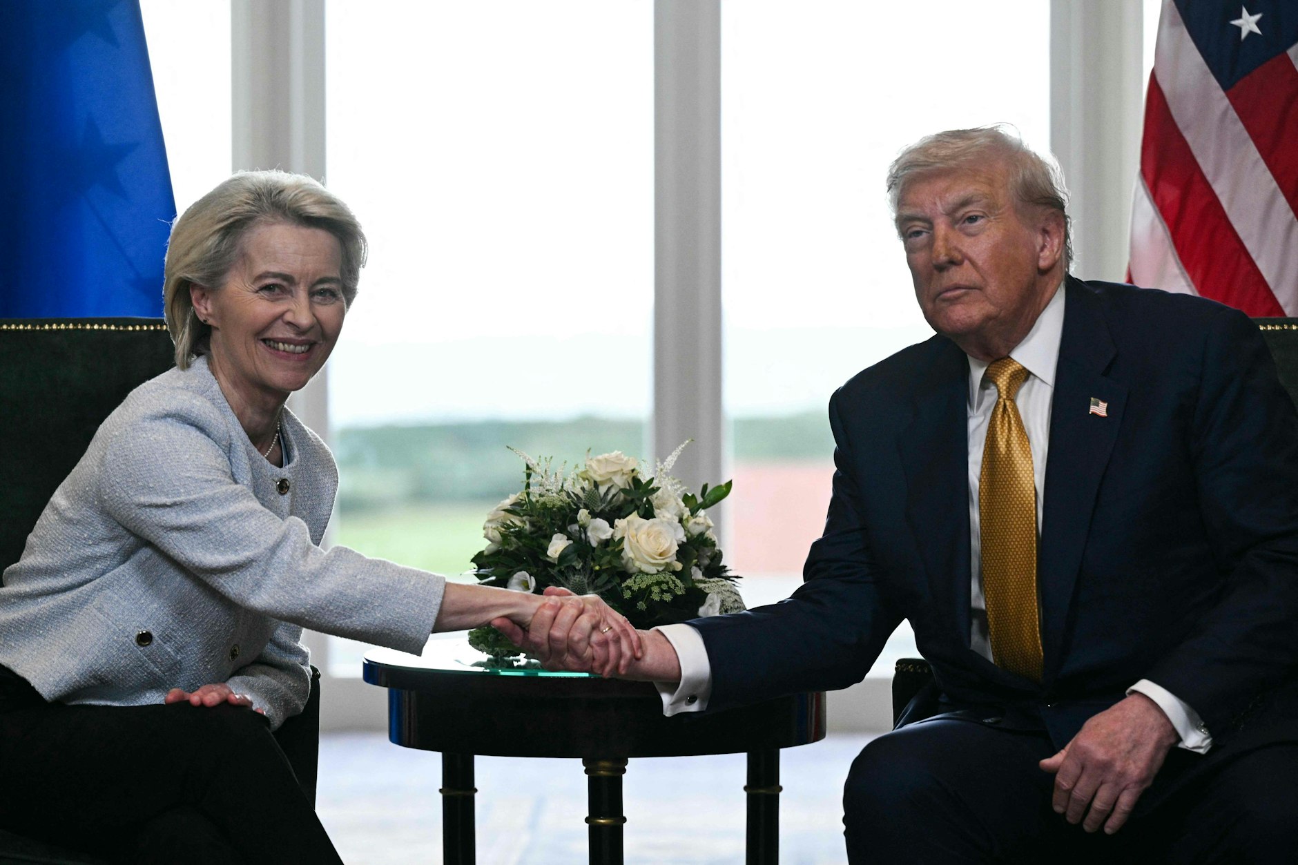 Ursula von der Leyen beschließt einen Deal mit Donald Trump.