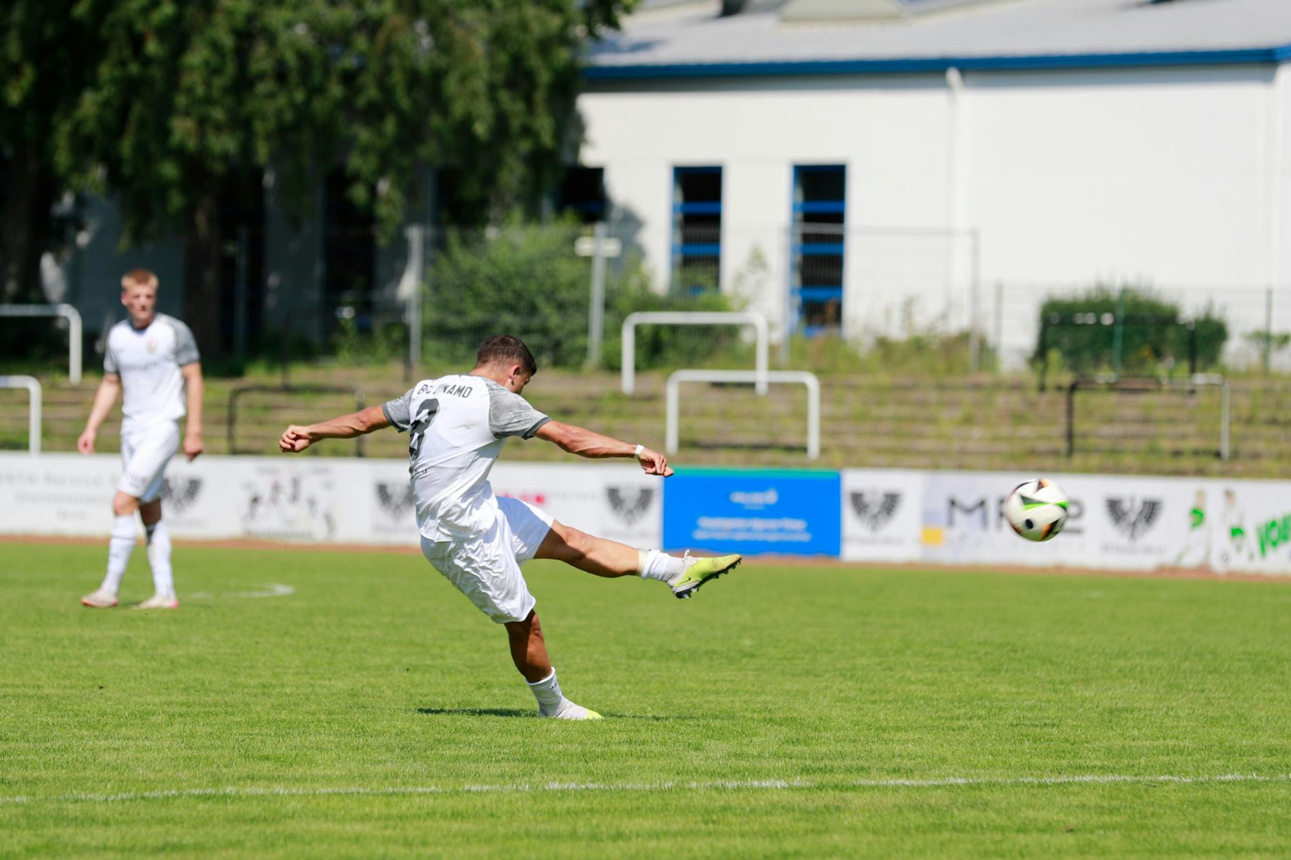 Schusshaltung wie aus dem Lehrbuch! Dynamos Mittelfeldspieler Jan Shcherbakovski traf mit einem Traumtor zum 2:0 gegen Preussen.