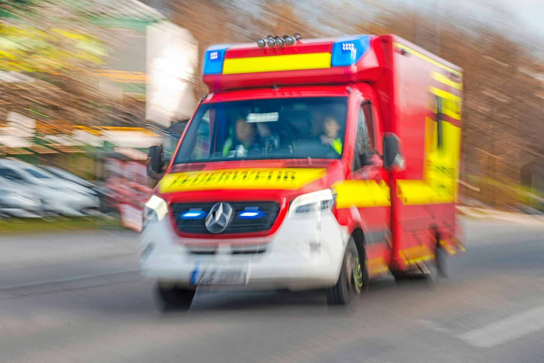 Der Rettungswagen erfasste den Jungen frontal.