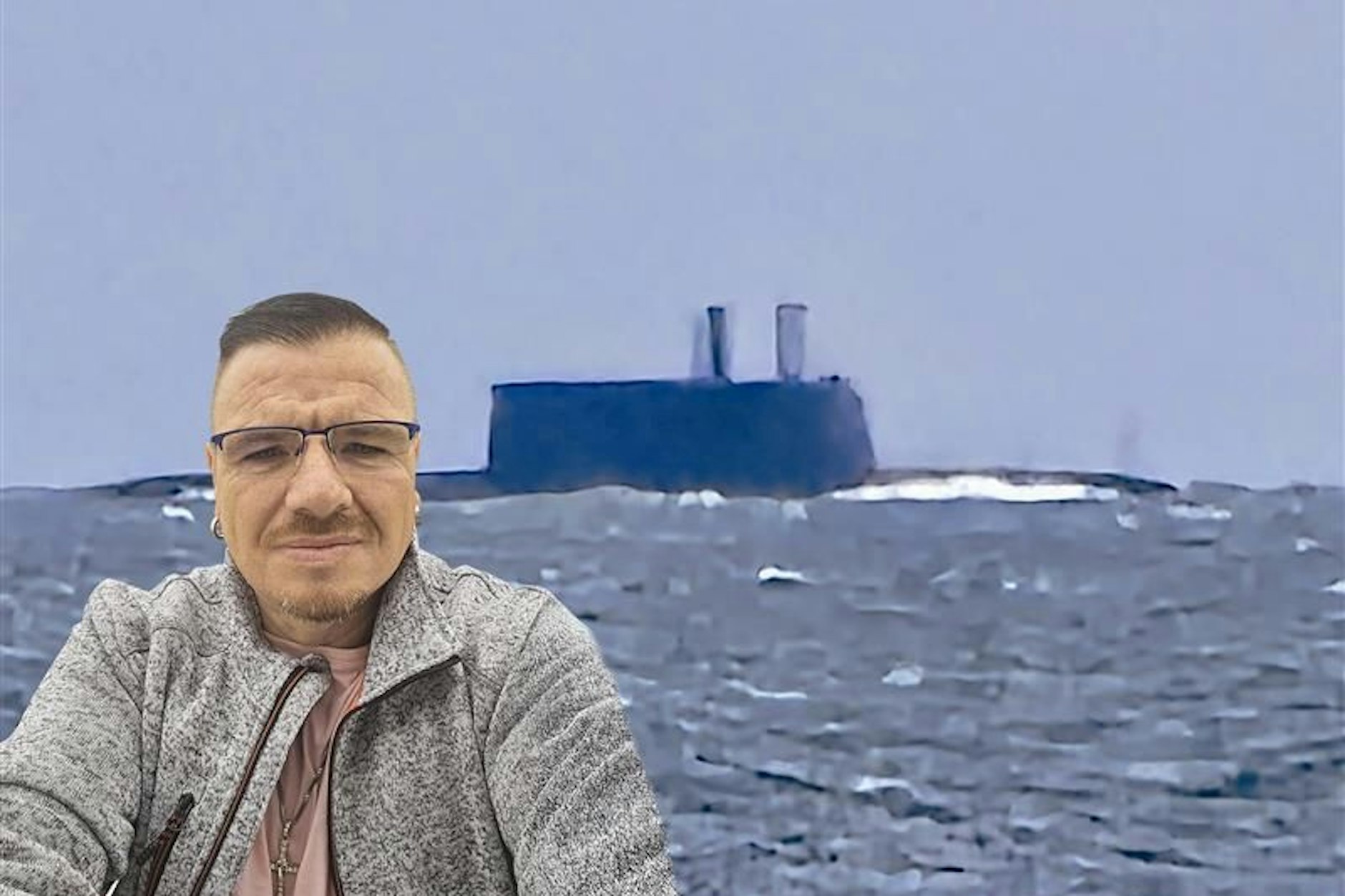 Rene Baier (46) hat in seinem Urlaub dieses U-Boot auf der Ostsee gefilmt. Wegen der Veröffentlichung des Videos bekam er Ärger.