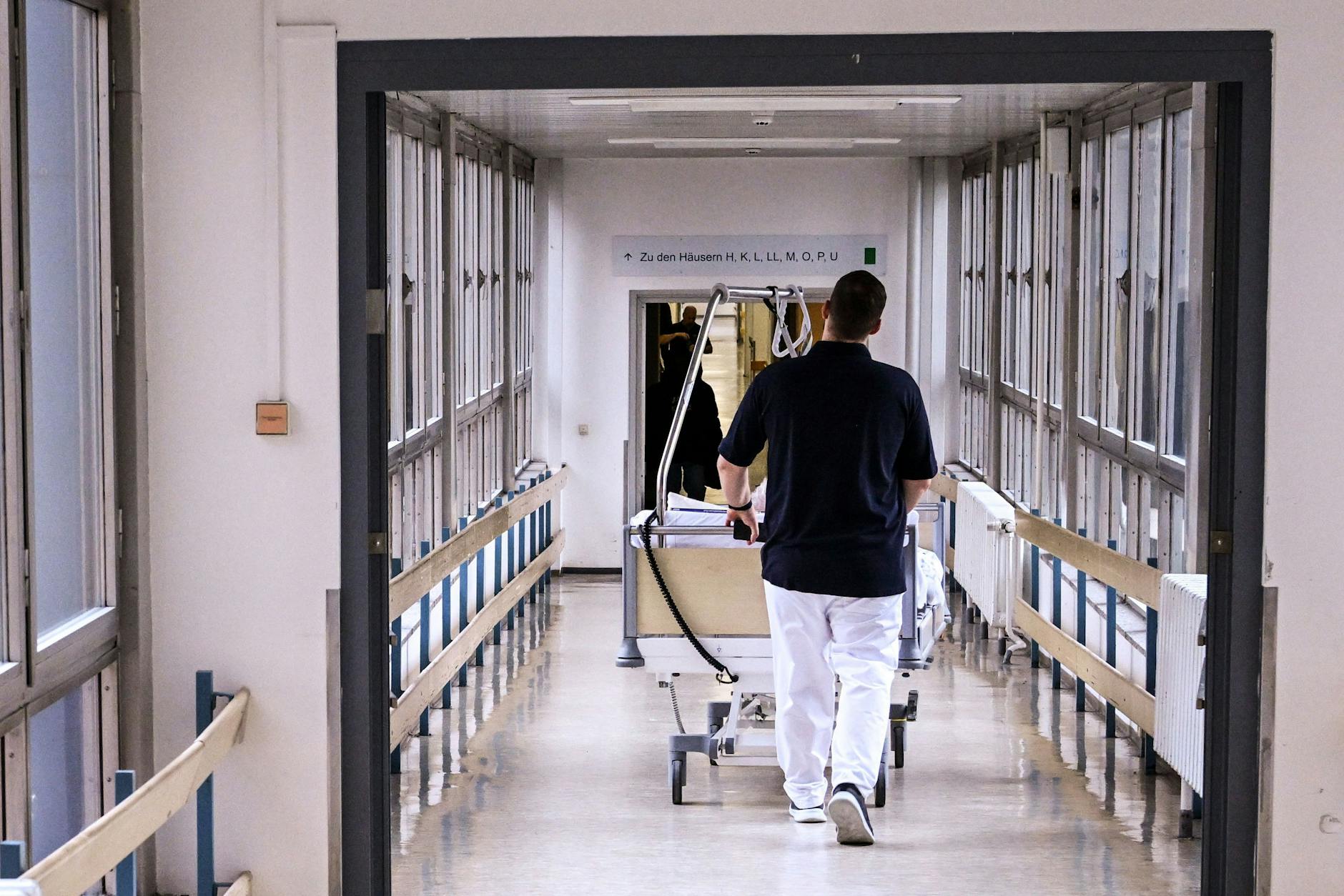 Die Zahl junger Frauen, die wegen Essstörungen im Krankenhaus behandelt werden müssen, hat sich verdoppelt.