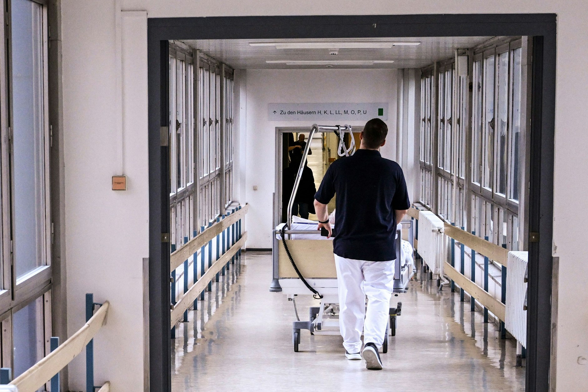 Die Zahl junger Frauen, die wegen Essstörungen im Krankenhaus behandelt werden müssen, hat sich verdoppelt.