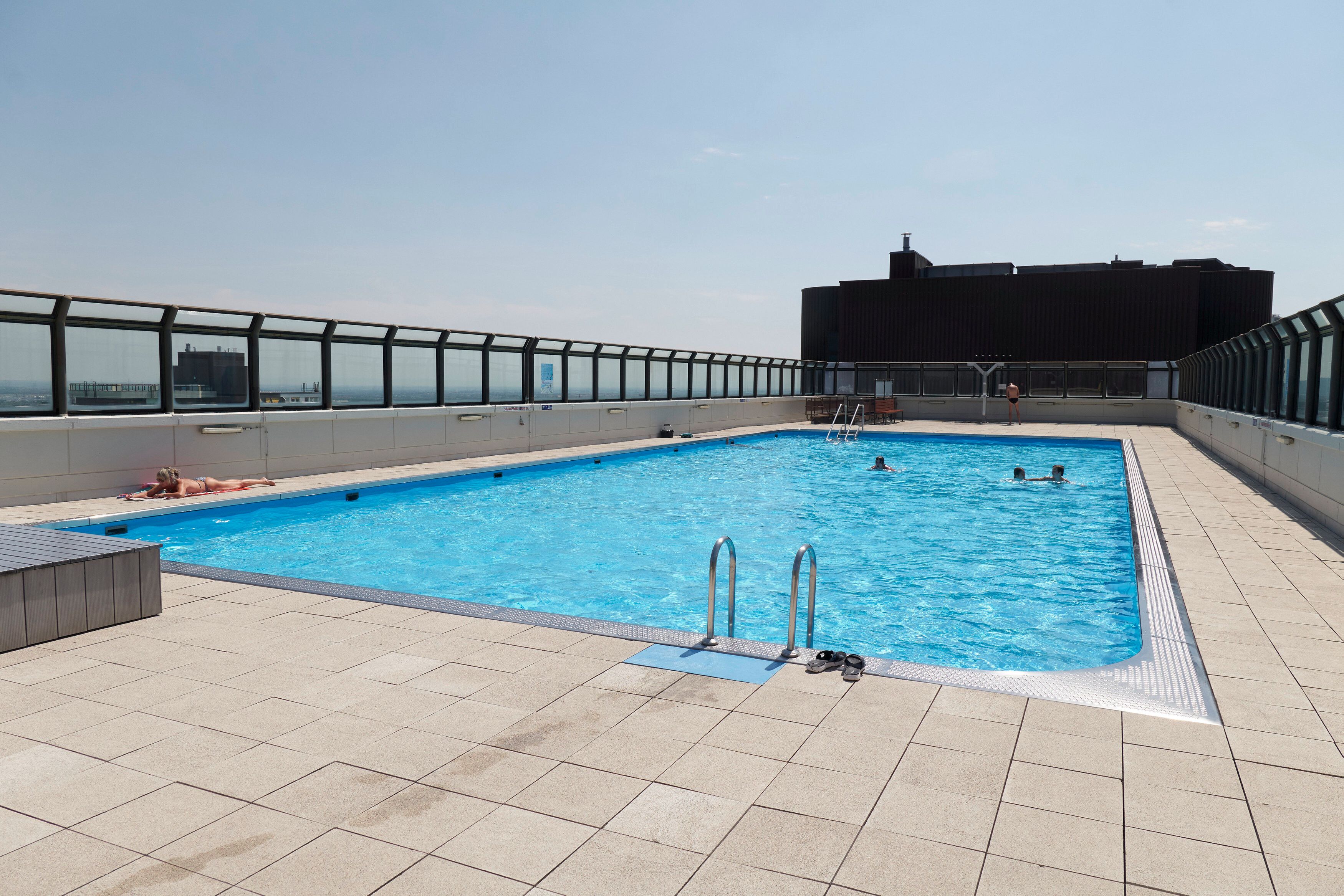 Berlin: Linkspartei will Rooftop-Pools für Arme