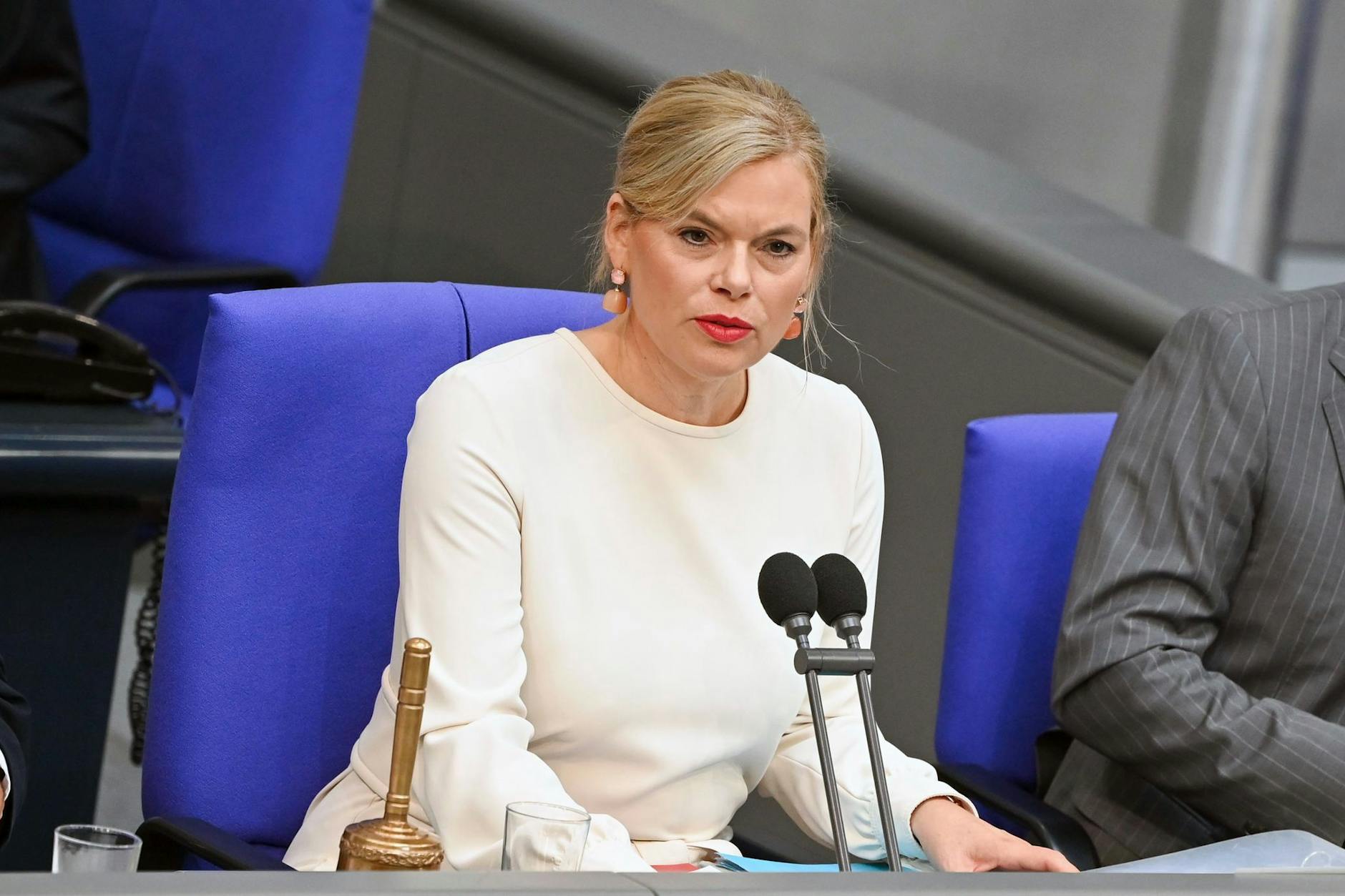 Julia Klöckner (CDU), Bundestagspräsidentin, will vom Reichstag in die digitale Welt.