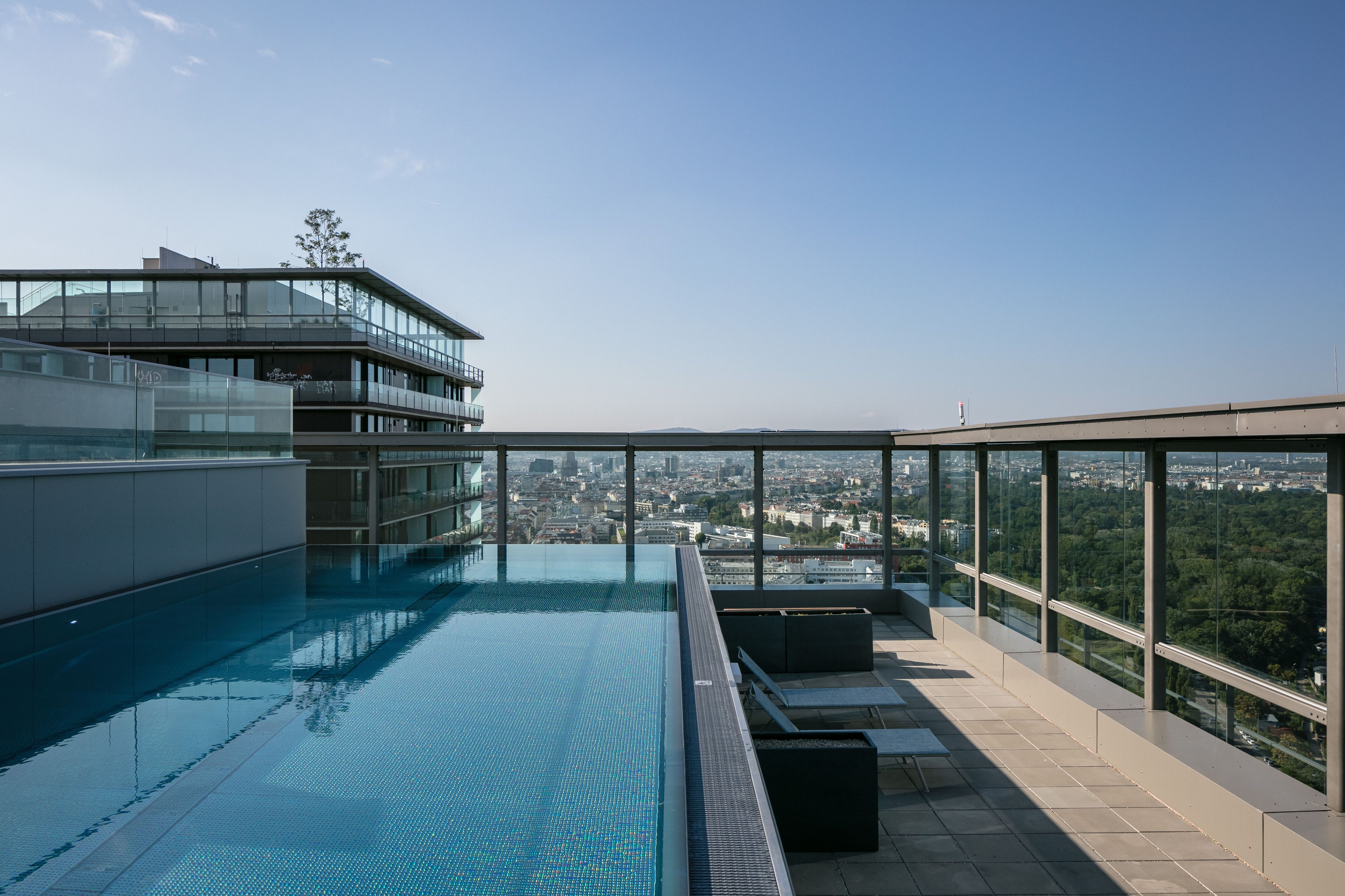 Image - Linke will Schwimmbäder für alle auf Berliner Dächern