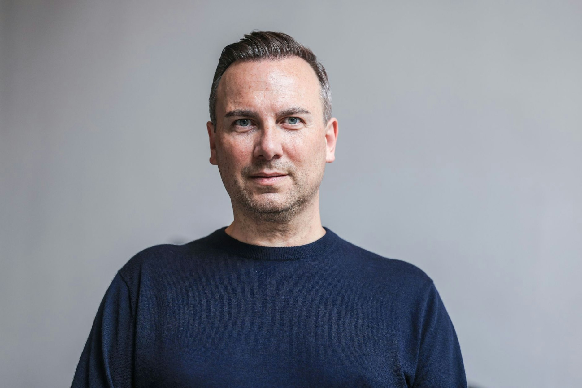 Auch für seine Kochkünste bekannt: Tim Raue sorgt in einem Politik-Podcast für Aufregung.