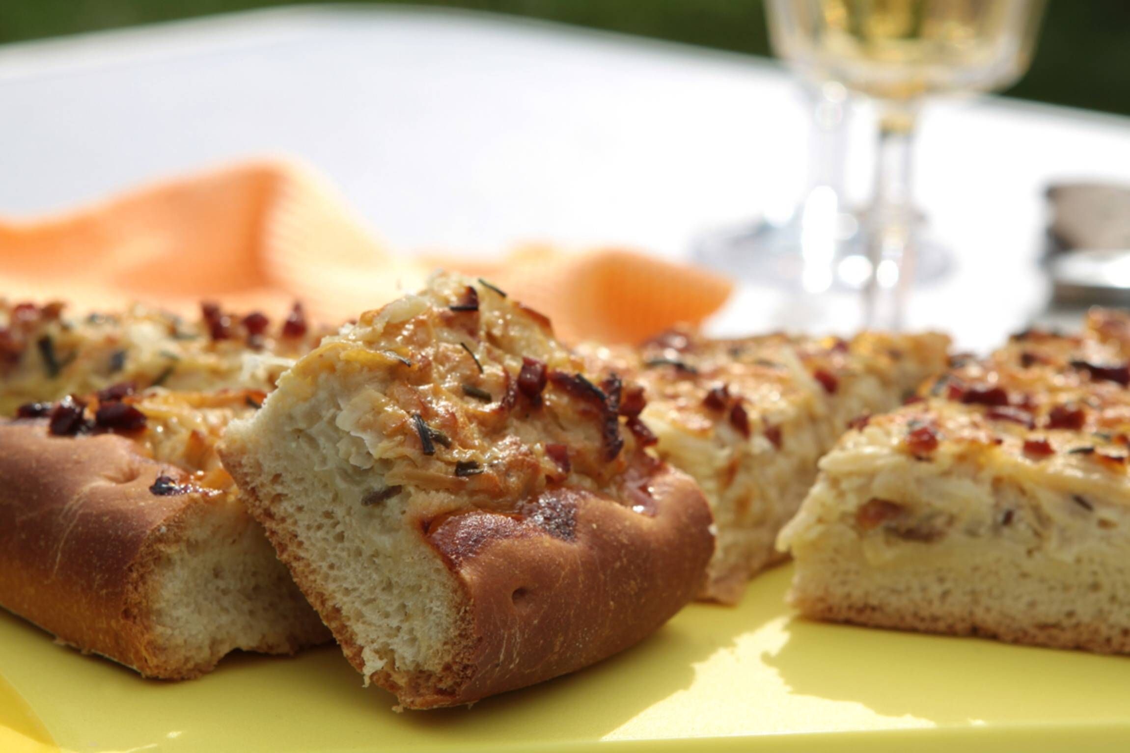 Rezept für Zwiebelkuchen: Ganz einfach vom Blech