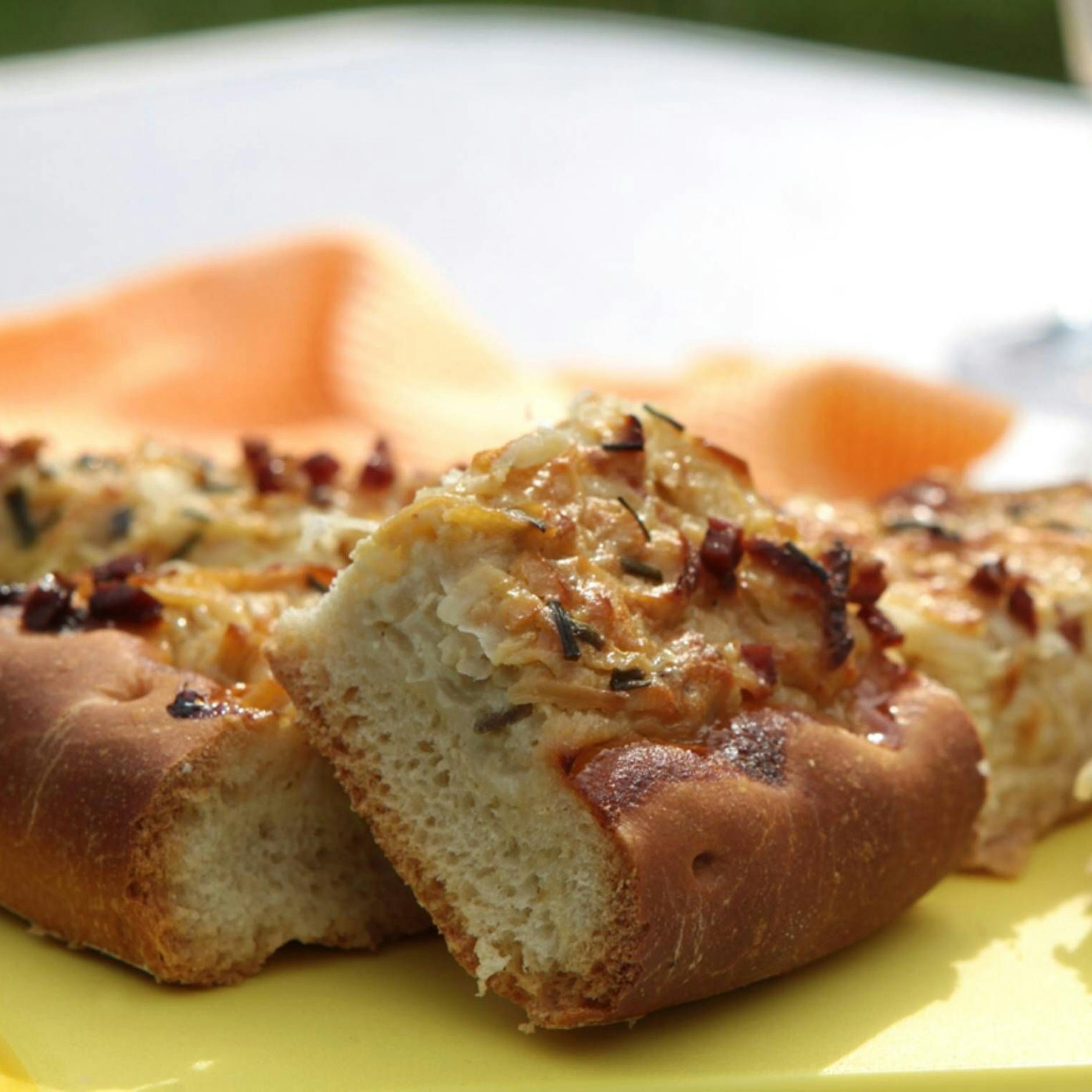 Rezept für Zwiebelkuchen: Ganz einfach vom Blech