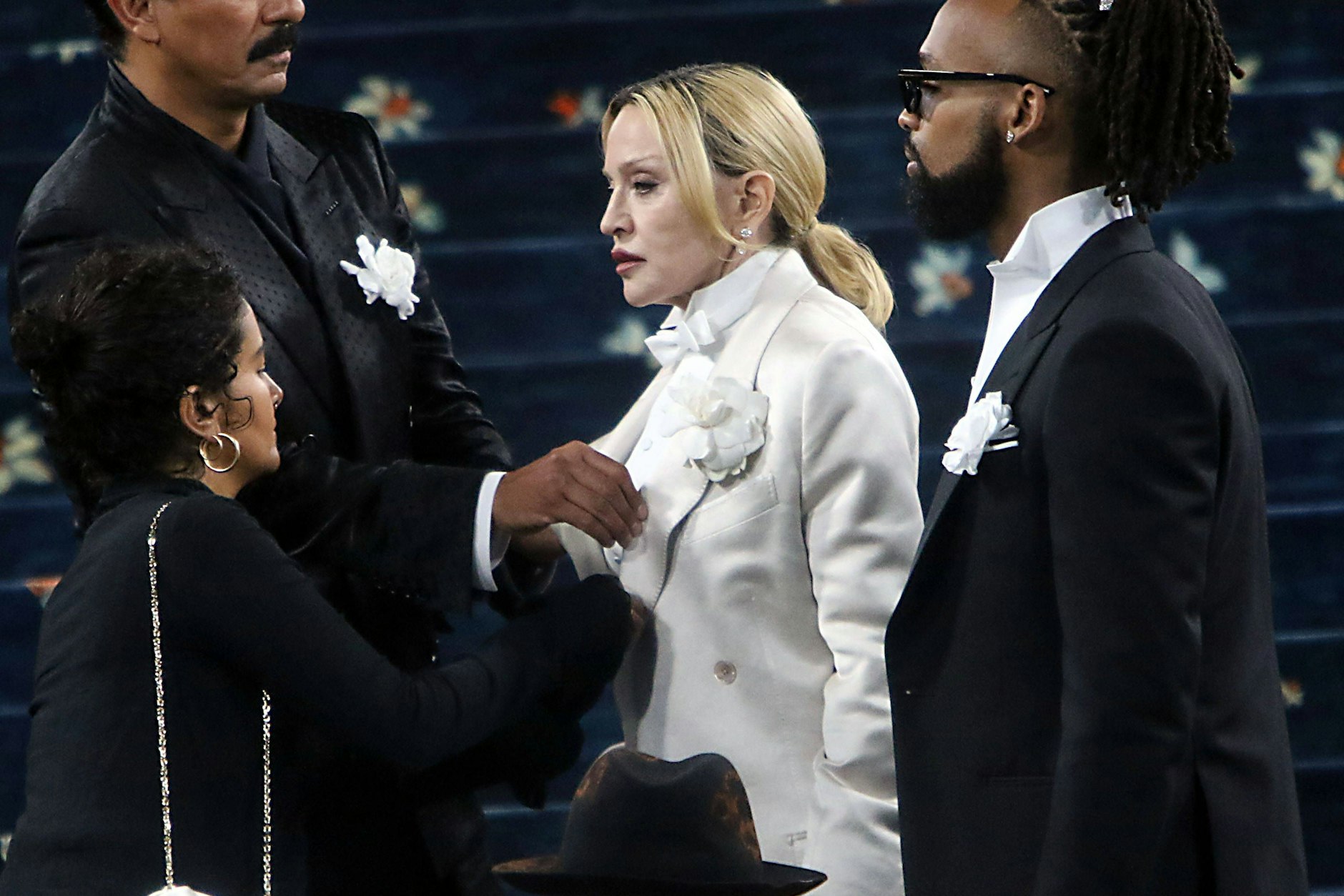 Obwohl die US-Sängerin mit ihren provokanten Musikvideos immer wieder beim Vatikan aneckte, wendet sie sich nun mit einer Bitte an den Papst.