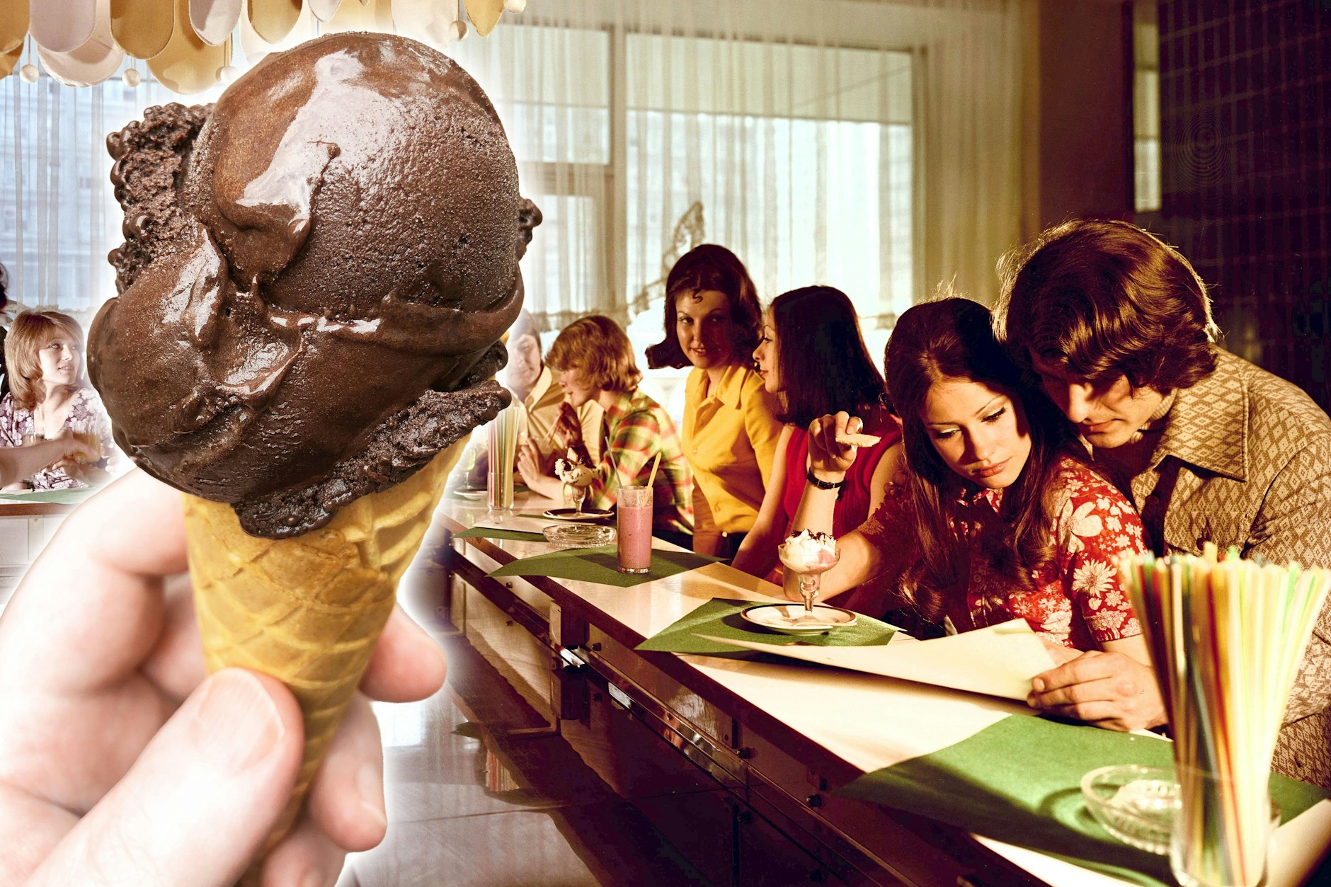 Auch in der DDR erfrischte man sich im Sommer mit leckerem Eis. wir verraten drei einfache Rezepte für das kalte Vergnügen aus Honeckers Zeiten.
