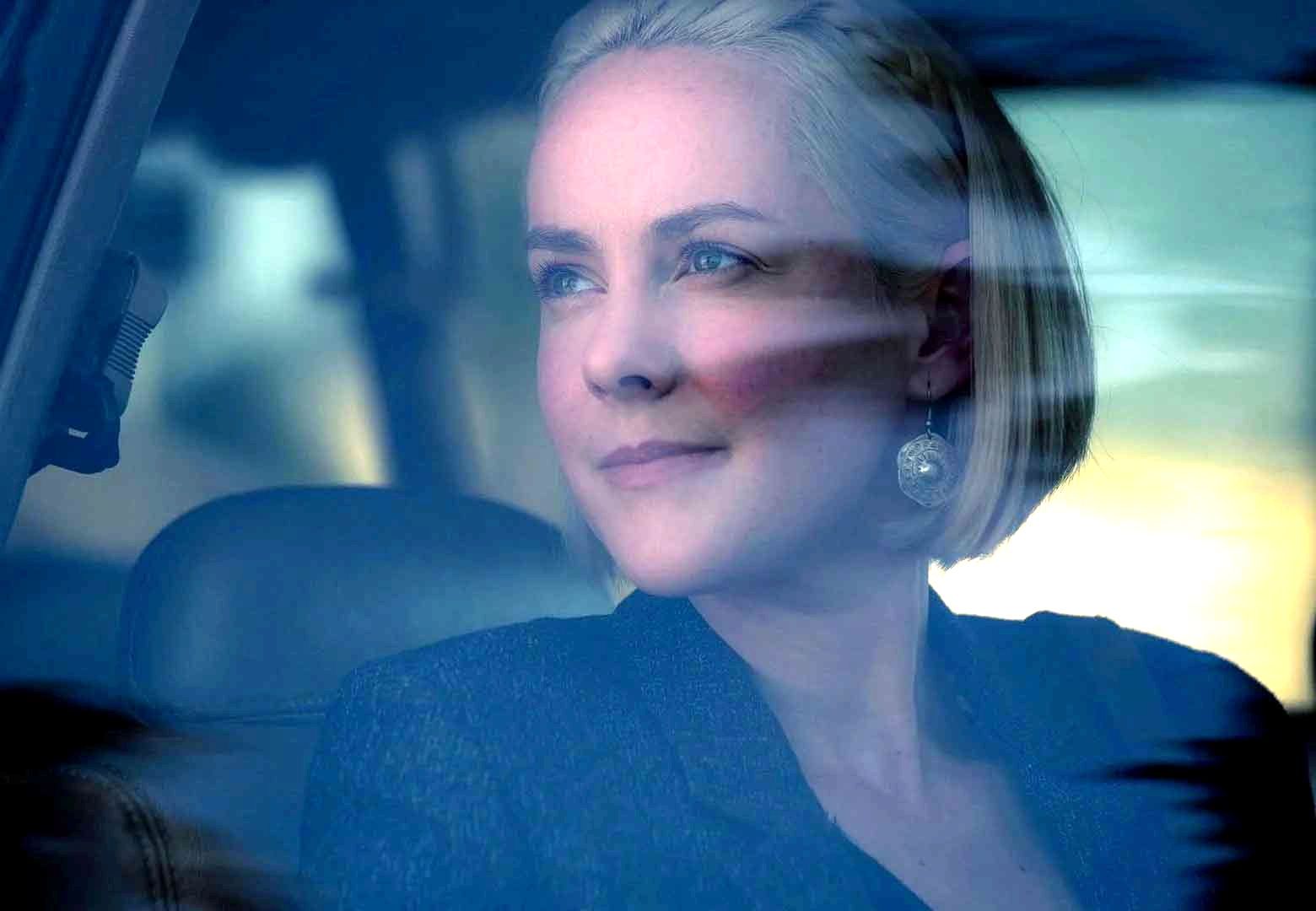 Wie Strandurlaub in der Hölle: „Too Old To Die Young“ auf Amazon Prime Video