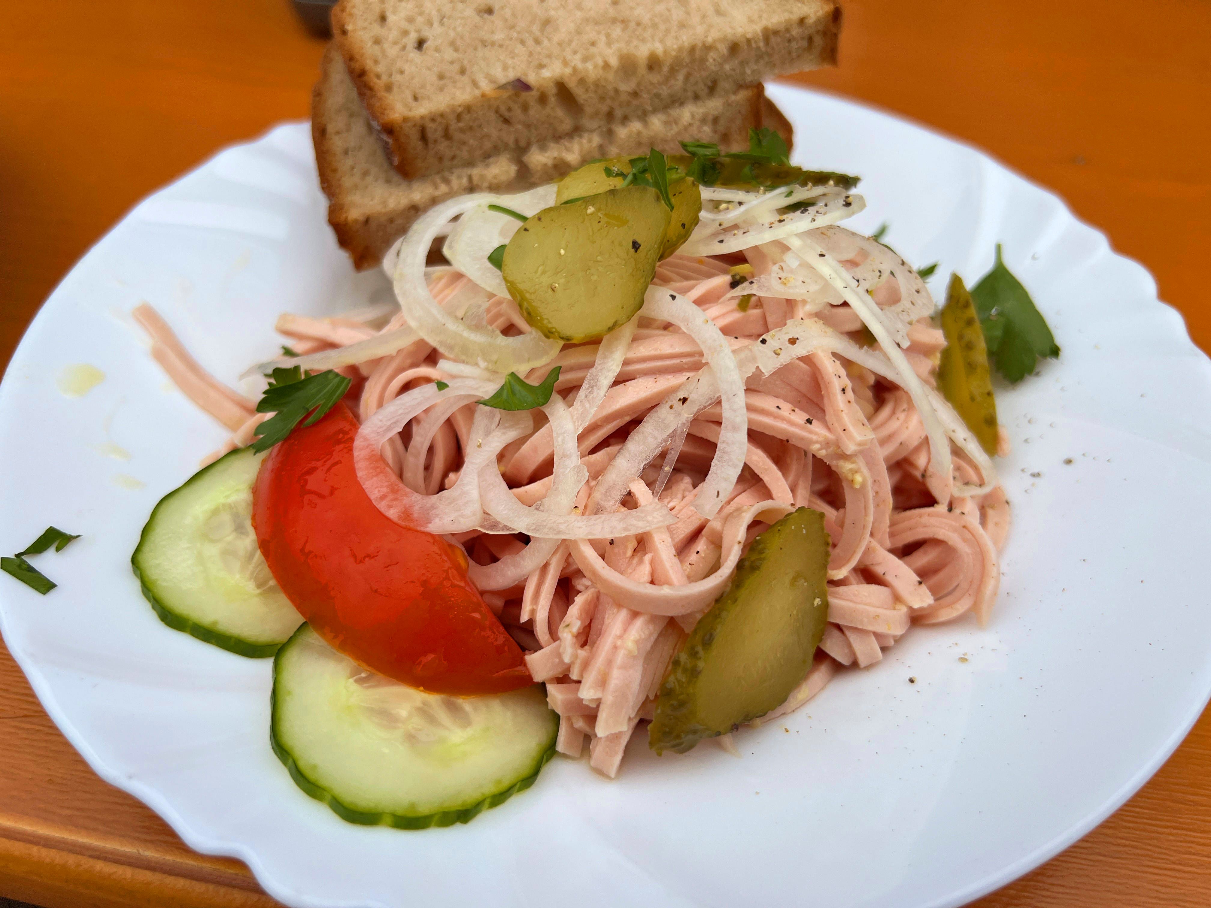 Rezept für würzig-sauren Wurstsalat