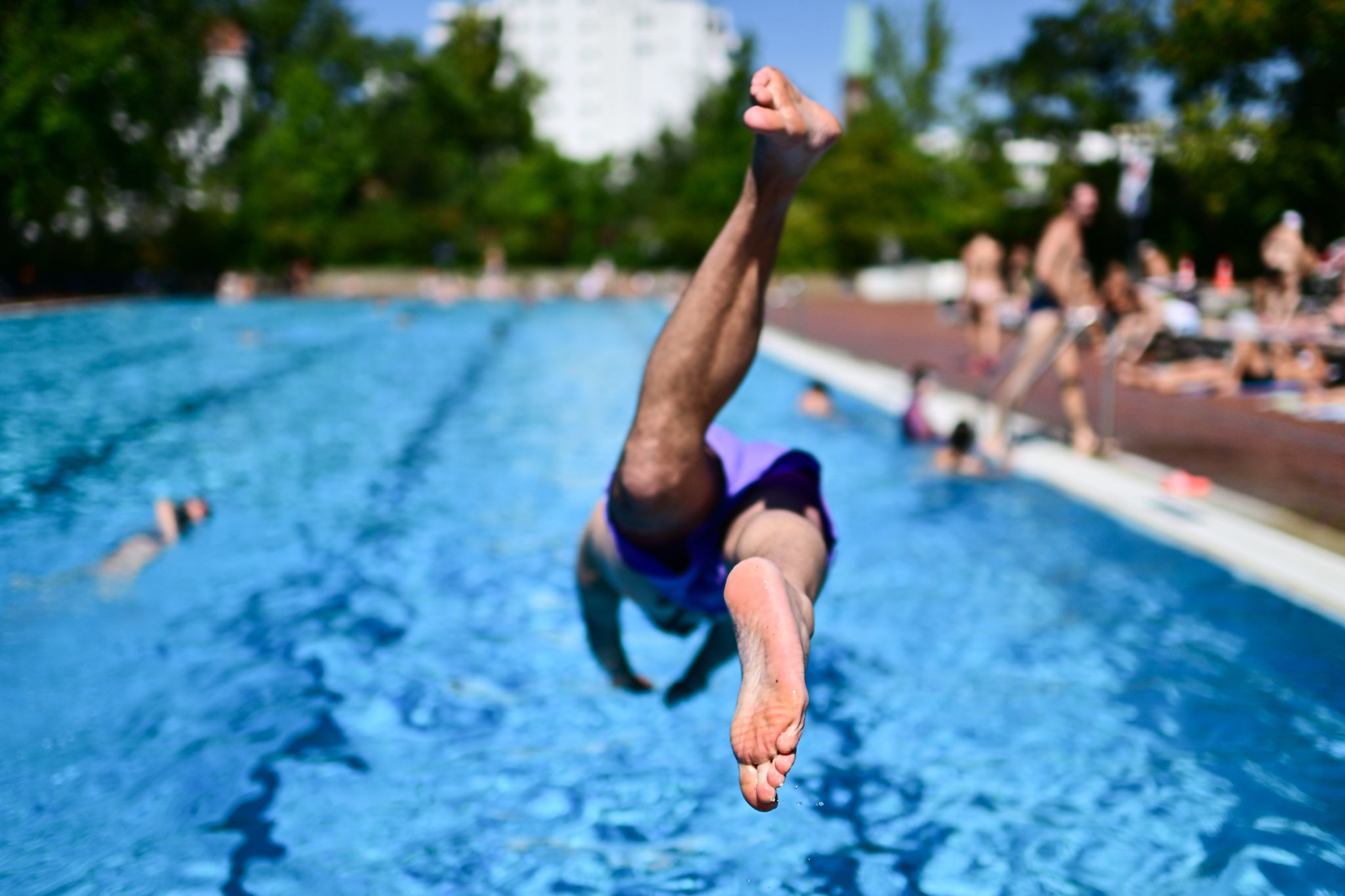 „Ihr planscht, wir passen uff“: Freibadsaison startet verspätet und unter großen Sicherheitsvorkehrungen