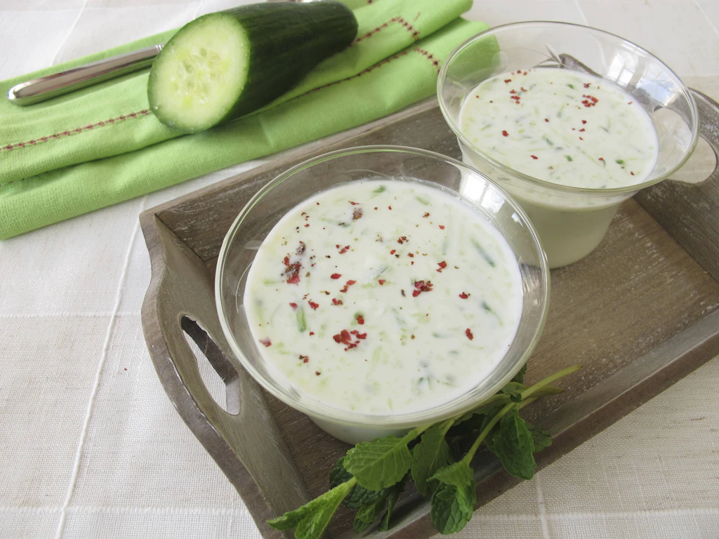 Leckere, kalte Gurkensuppe – das beste Rezept für Sommer-Tage!