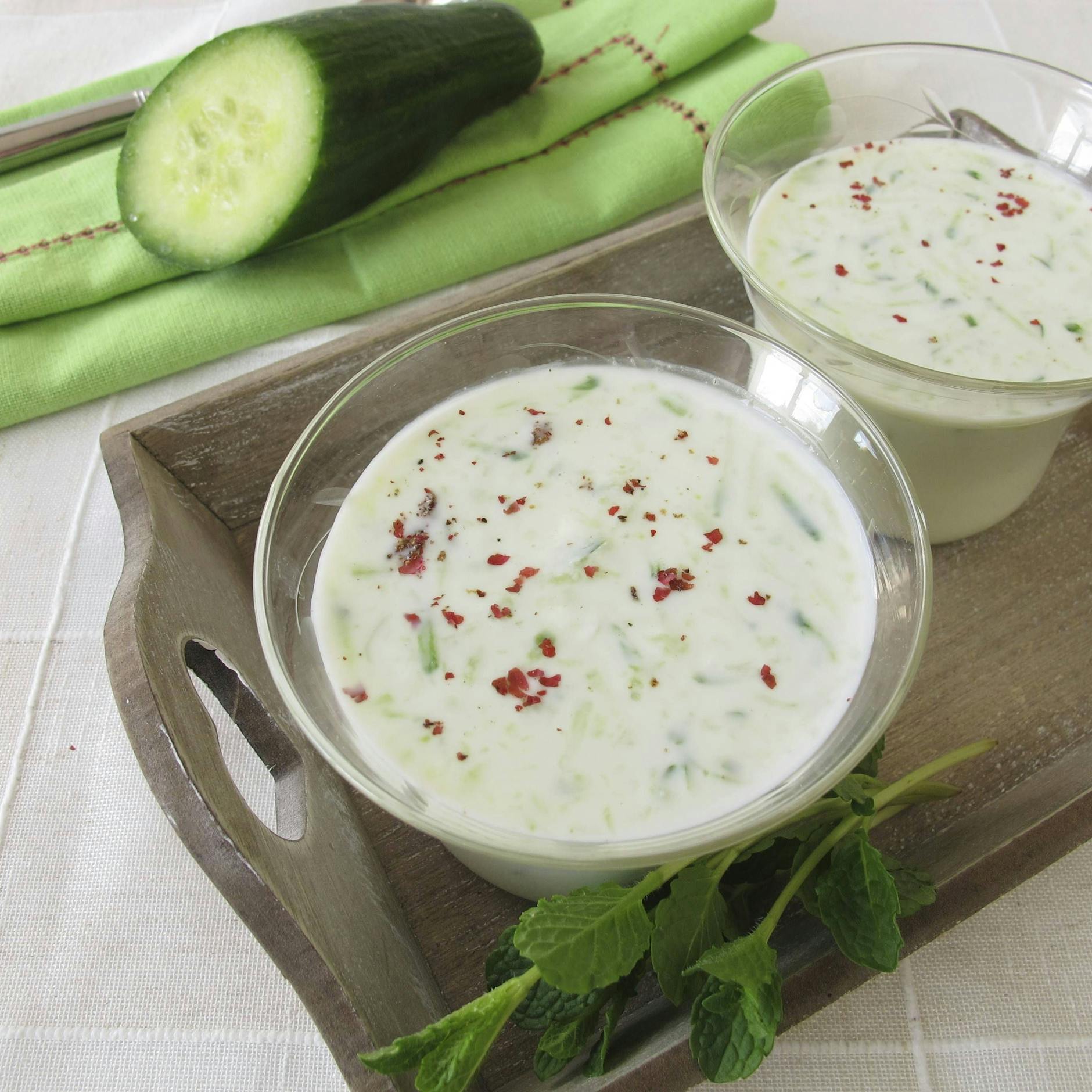 Leckere, kalte Gurkensuppe – das beste Rezept für Sommer-Tage!