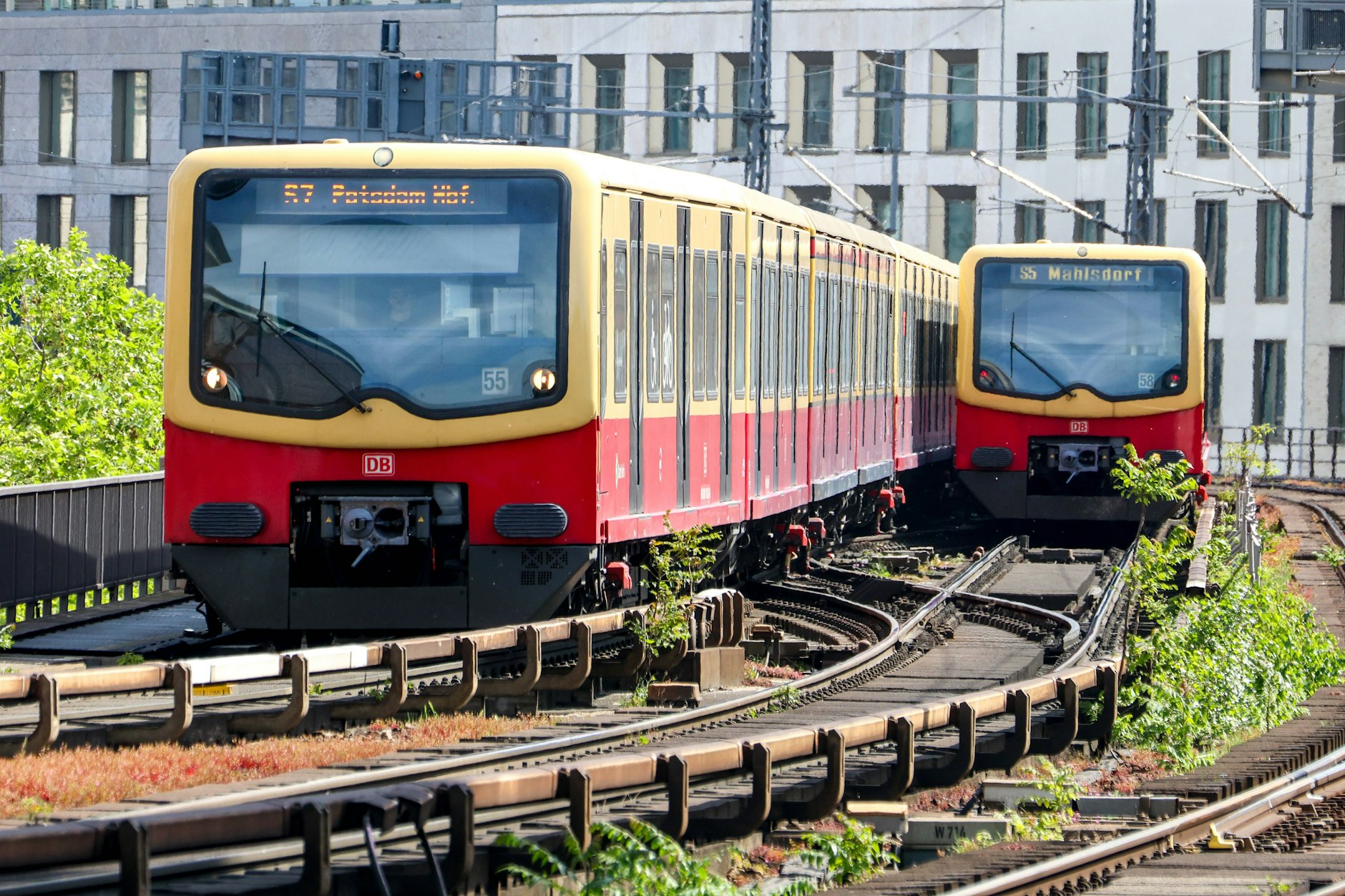 Am Dienstag kam der S-Bahn-Verkehr in Berlin ein weiteres Mal ins Stocken. Grund dieses Mal: ein defektes Signal am S-Bahnhof Bellevue. Es war schon am Montag defekt.
