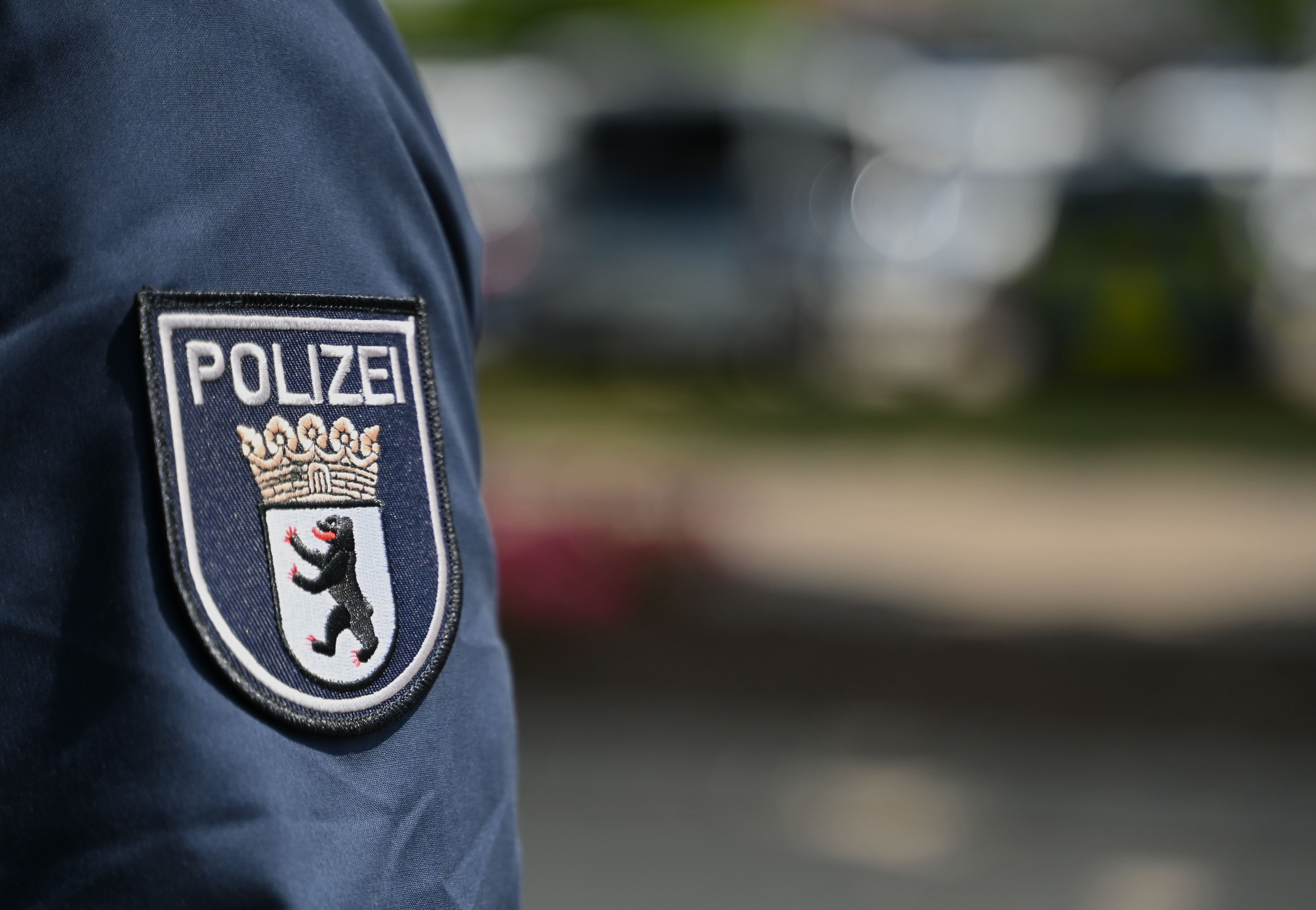 Falsche Polizisten in Berlin unterwegs: Wer kann etwas zur Aufklärung beitragen?