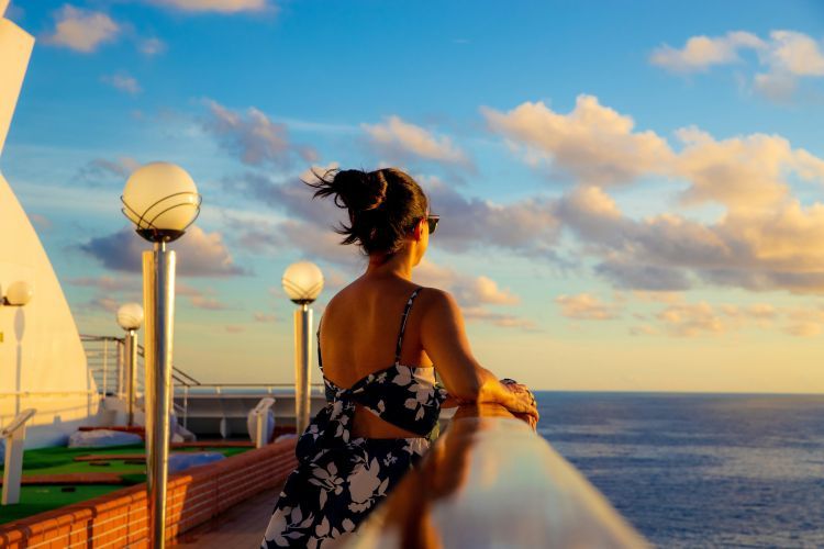 Unterwegs mit dem schwimmenden Hotel: Traumhafte Kreuzfahrten zu Top-Preisen – Jetzt Kabine für 2026 sichern & Meer erleben!