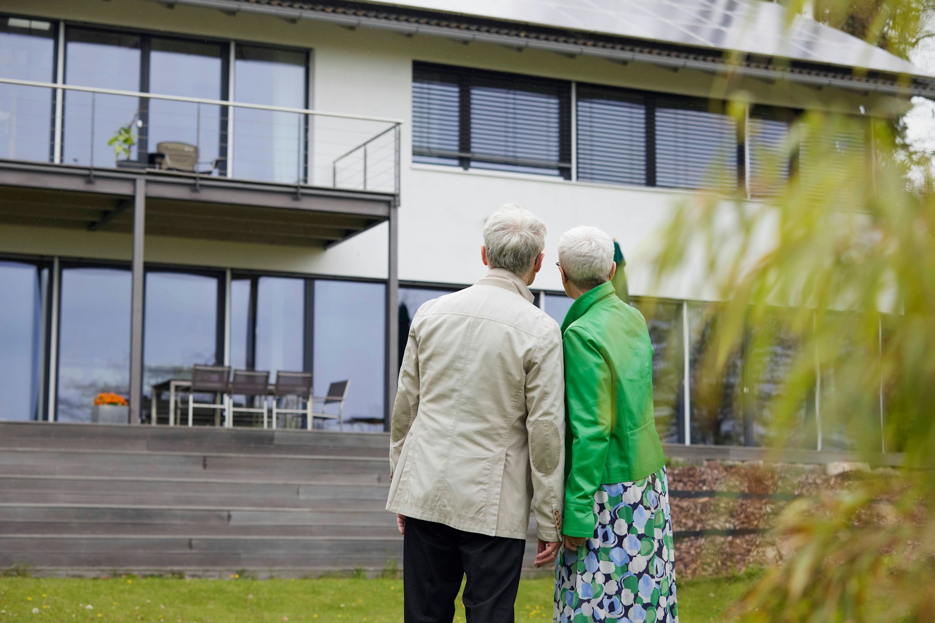 Die hohe Steuer- und Abgabenlast bei den Einkommen erschwert es vielen Deutschen, Rücklagen zu bilden und Eigenkapital anzusparen.