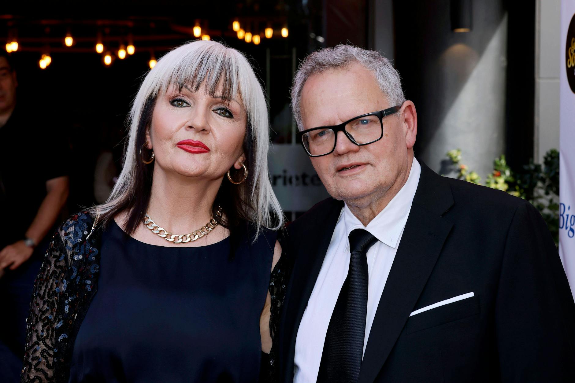 Waren elf Jahre ein Paar: Sportmoderator Ulli Potofski (†73) und seine Lebensgefährtin Nadja Bogdanovic im Jahr 2022.