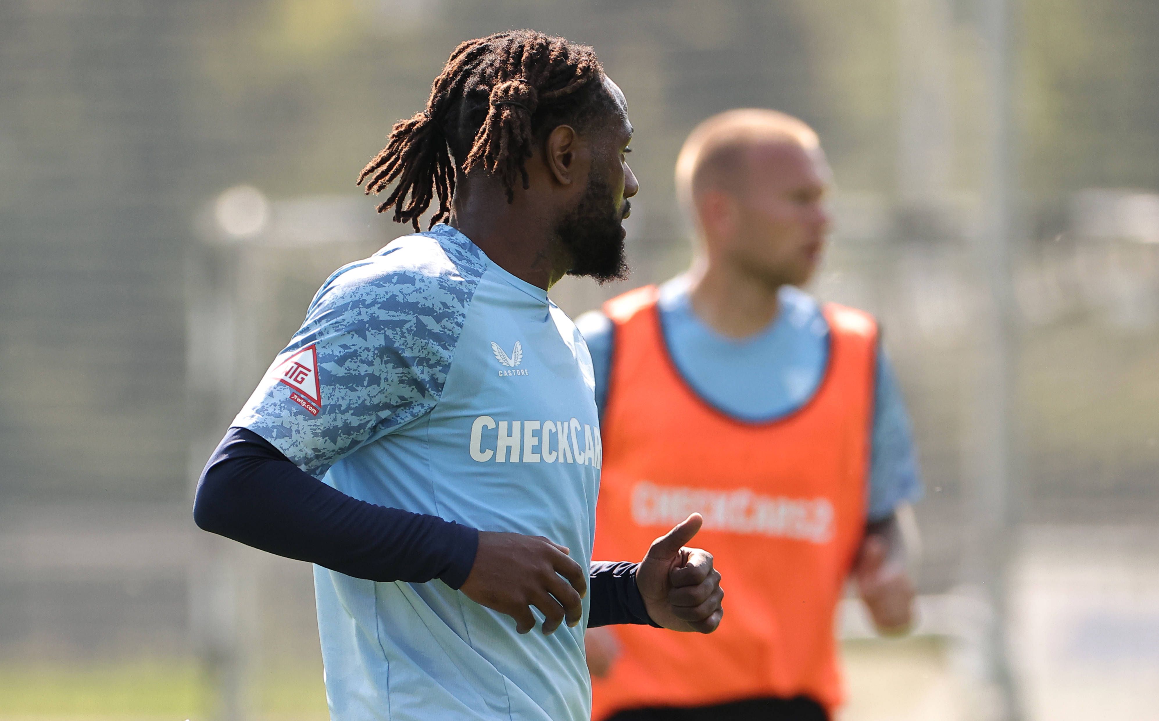 Nanu?! Hertha-Kampfmaschine Deyo Zeefuik trägt Pippi-Langstrumpf-Zöpfe