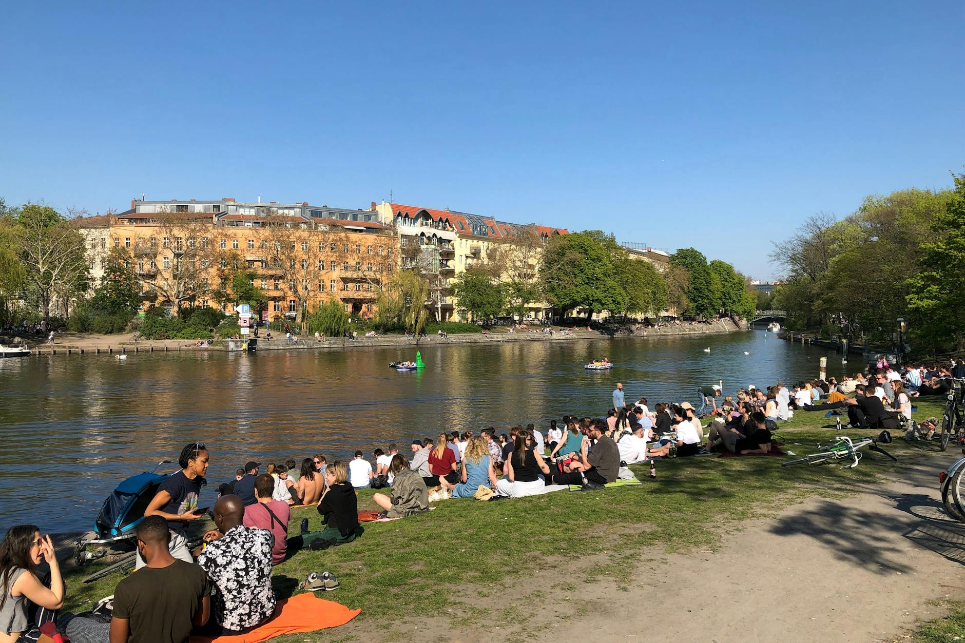 An einem Sommerabend in Kreuzberg merkt man, was Berlin wirklich ausmacht.