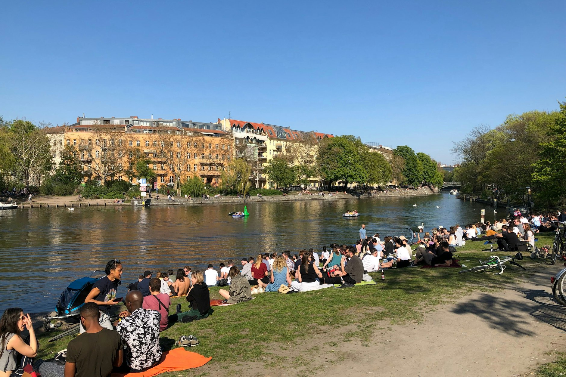 An einem Sommerabend in Kreuzberg merkt man, was Berlin wirklich ausmacht.