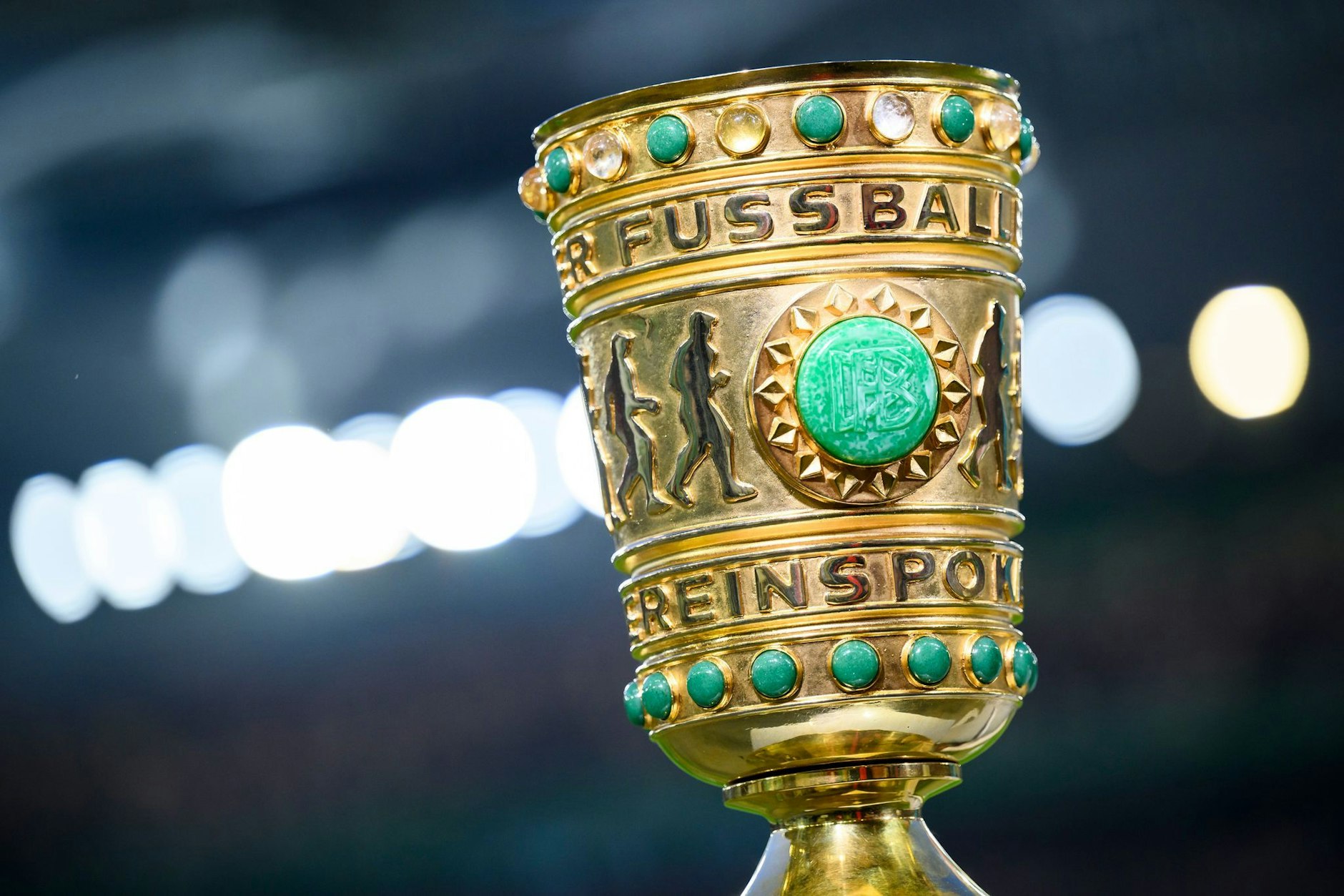 Der Gewinn des DFB-Pokals bringt nicht nur sportlichen Ruhm und die Qualifikation für den internationalen Wettbewerb, sondern auch mehrere Millionen Euro für die Vereinskasse.