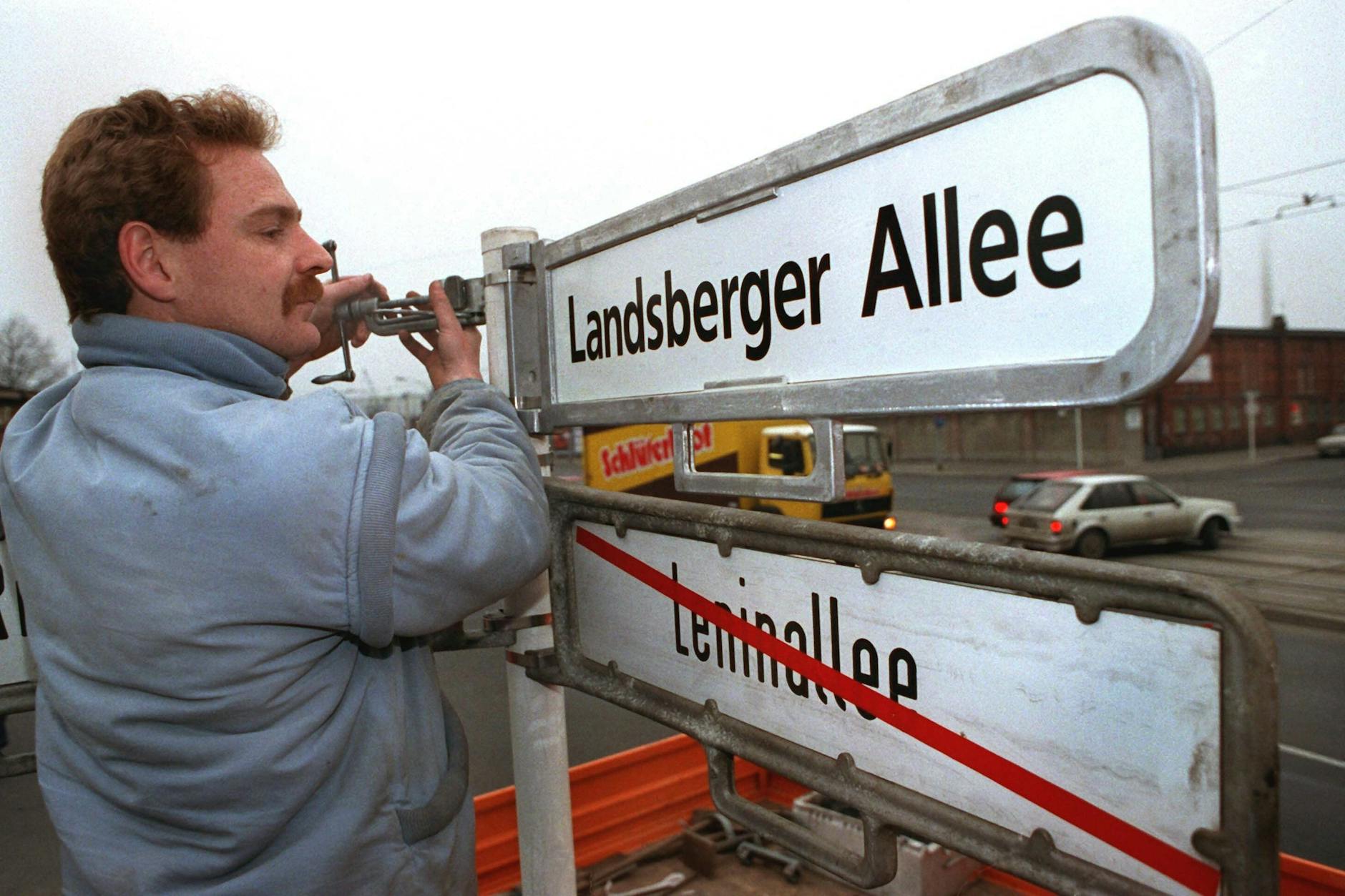 Lenin musste am 31. Januar 1992 verschwinden; seither heißt die Straße Landsberger Allee.