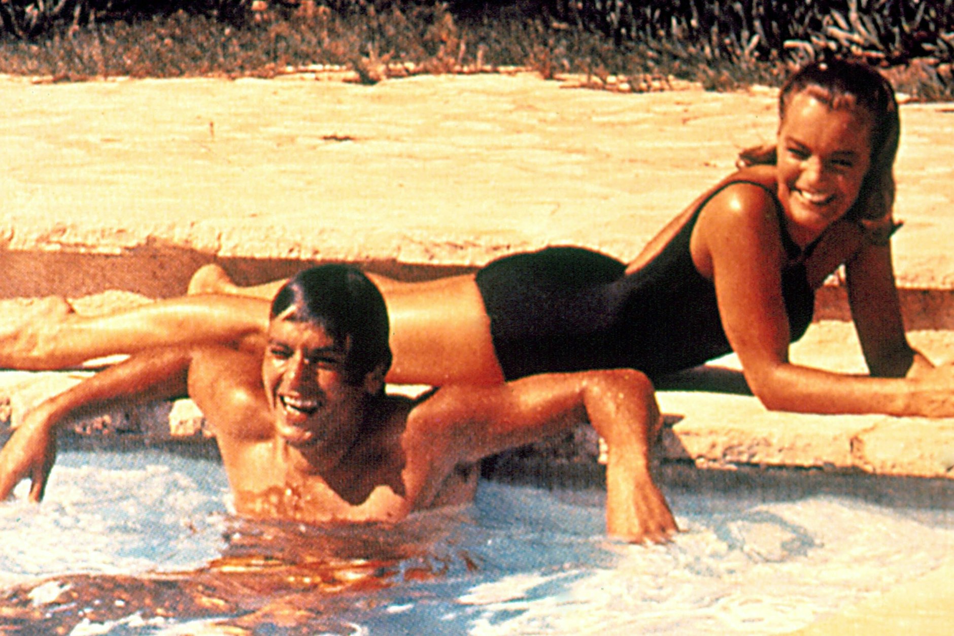 Bei Alain Delon und Romy Schneider geht es in „Der Swimmingpool“ sonnig heiß und spritzig nass zu.