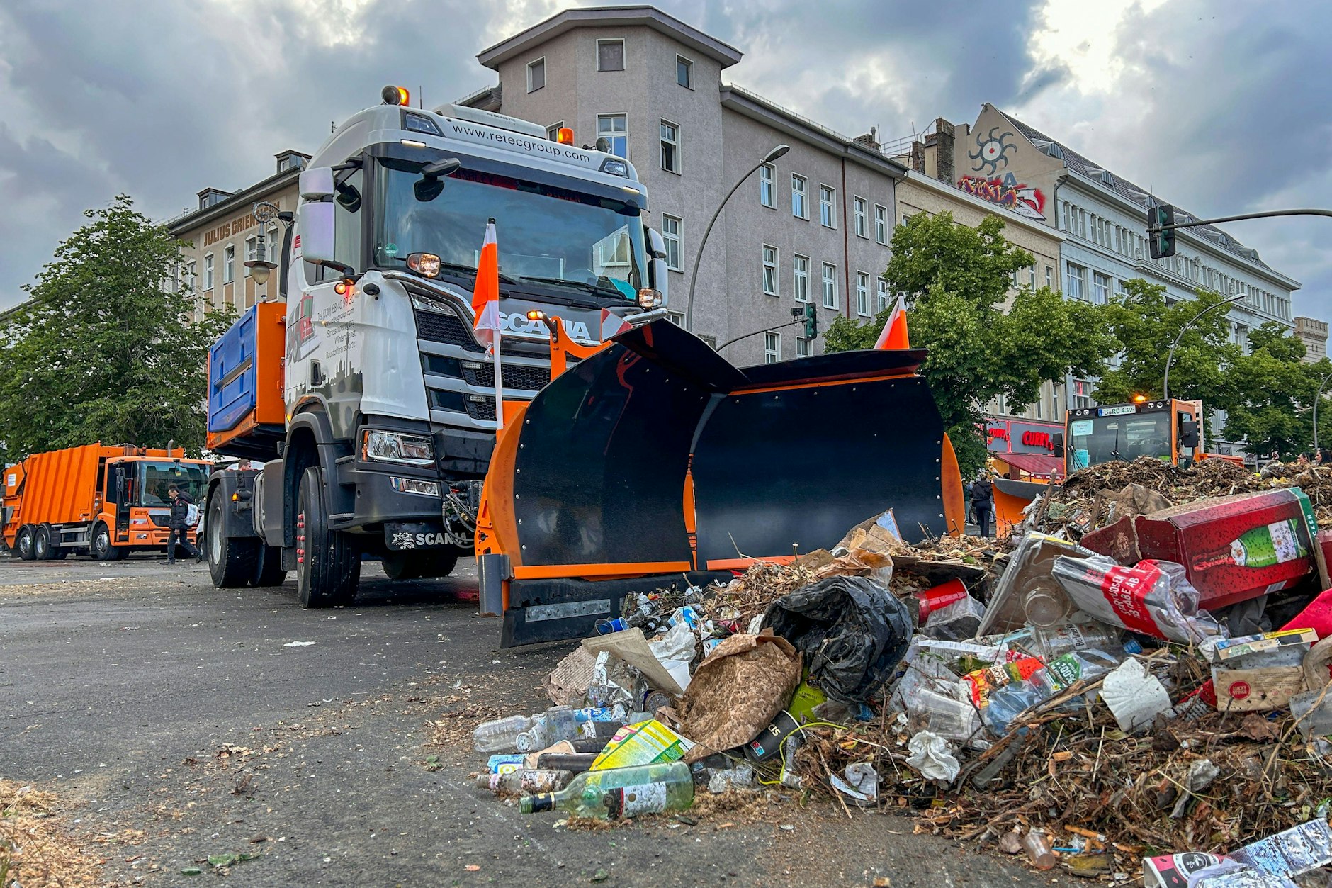 Gehört der viele Dreck auf den Straßen Berlins wirklich zum Wesenskern dieser Stadt?