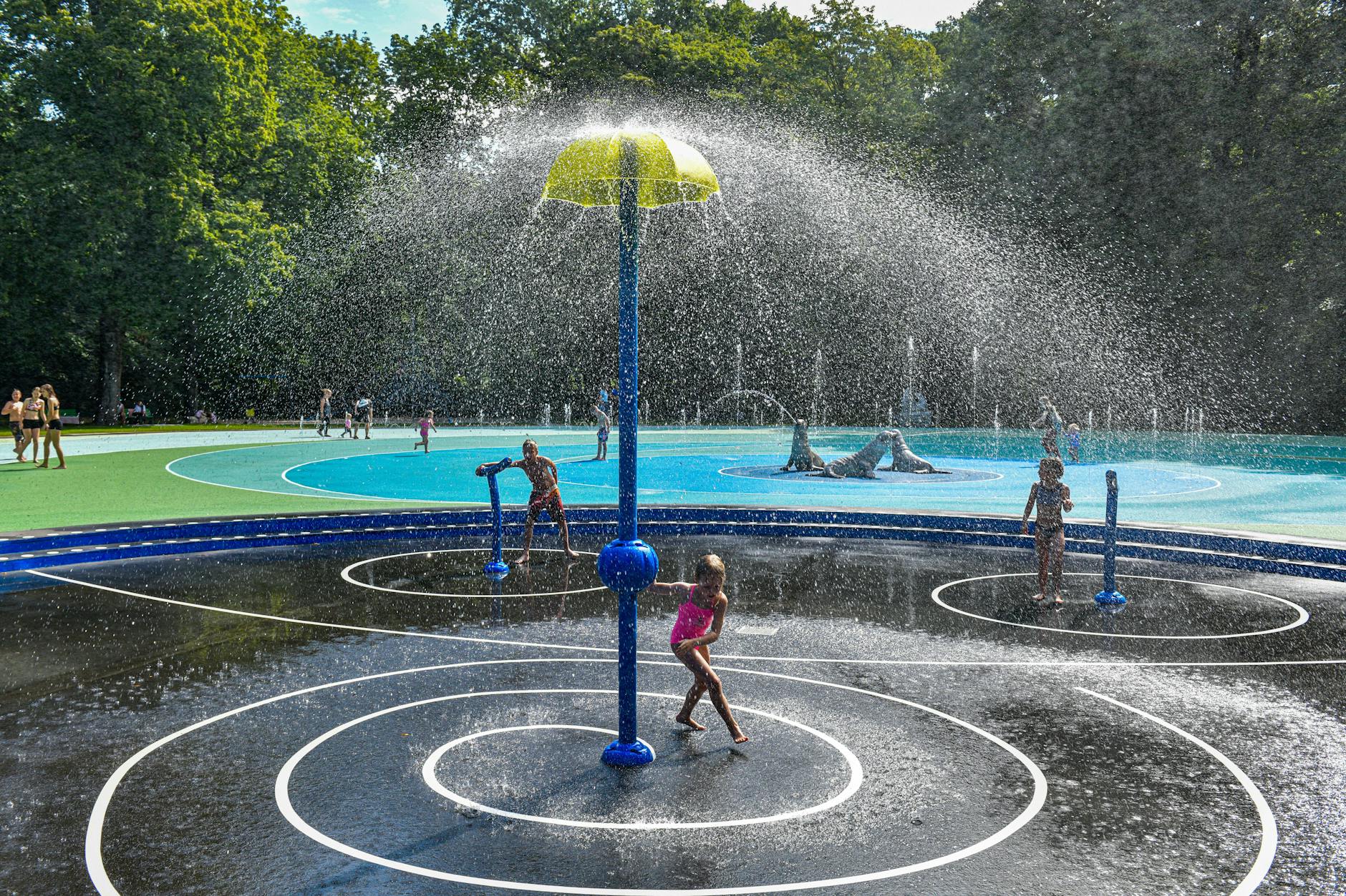 Der Wasserspielplatz Plansche im Plänterwald bietet Abkühlung und dazu noch viel Spaß.