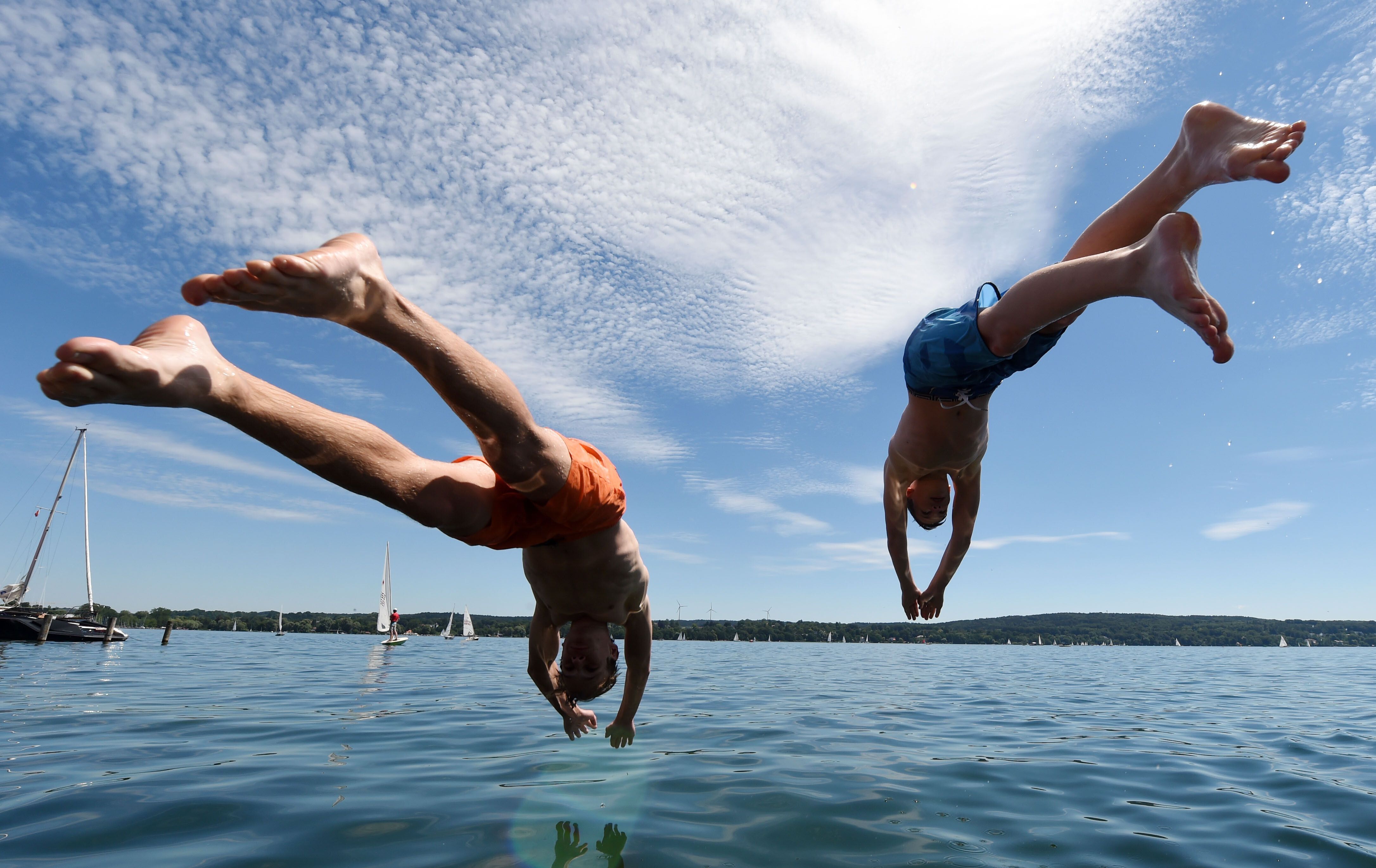 Hitze bis 36 Grad! Das sind die besten Tipps gegen geschwollene Beine!