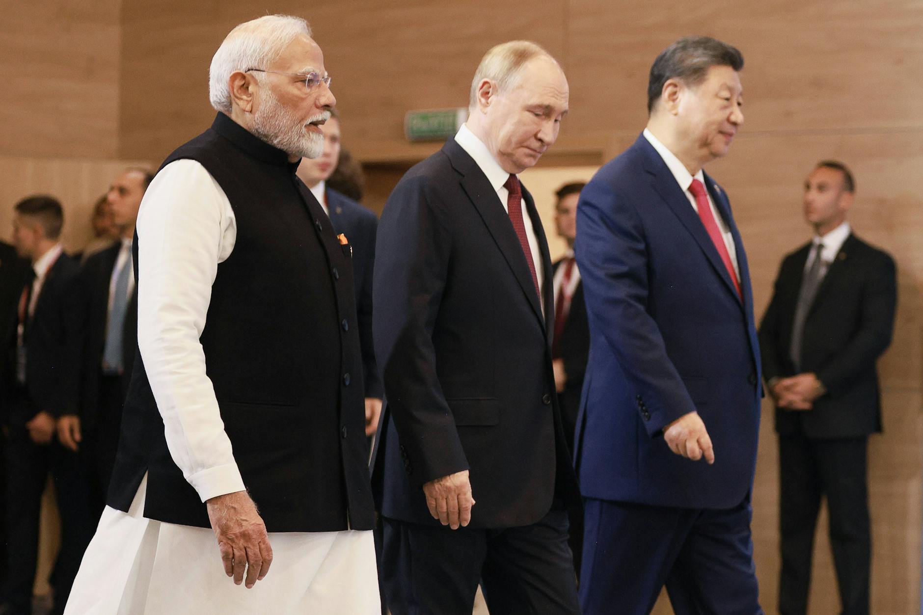 Modi, Putin und Jinping beim 16. BRICS-Gipfel in Kasan im Oktober 2024
