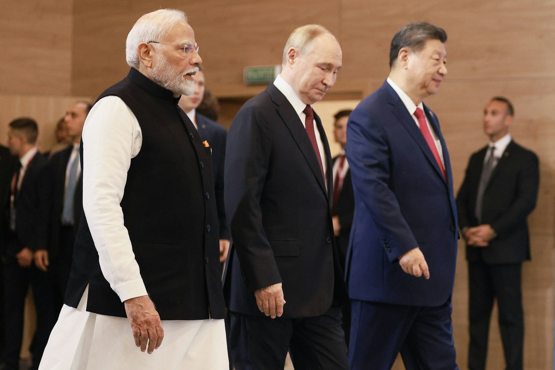 Modi, Putin und Jinping beim 16. BRICS-Gipfel in Kasan im Oktober 2024