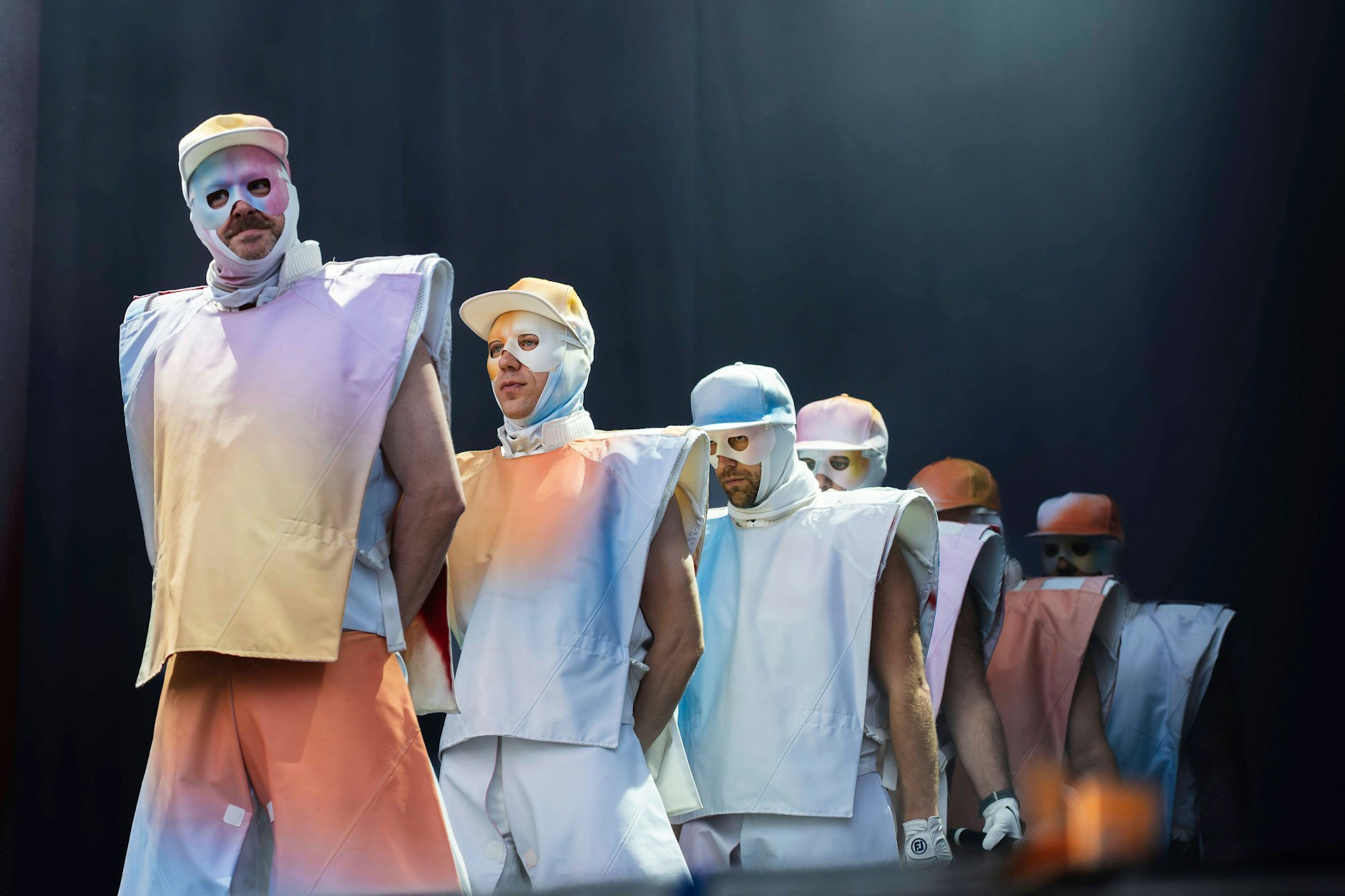 Die Elektropunk-Formation Deichkind spielt am Wochenende ein Konzert in der Parkbühne Wuhlheide.