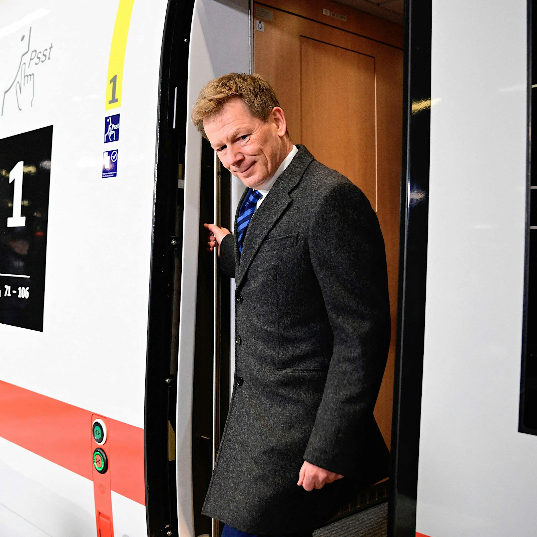 Nach Lutz’ Rauswurf – Ökonom Höfgen fordert: Bahn zurück zur Bundesbahn!