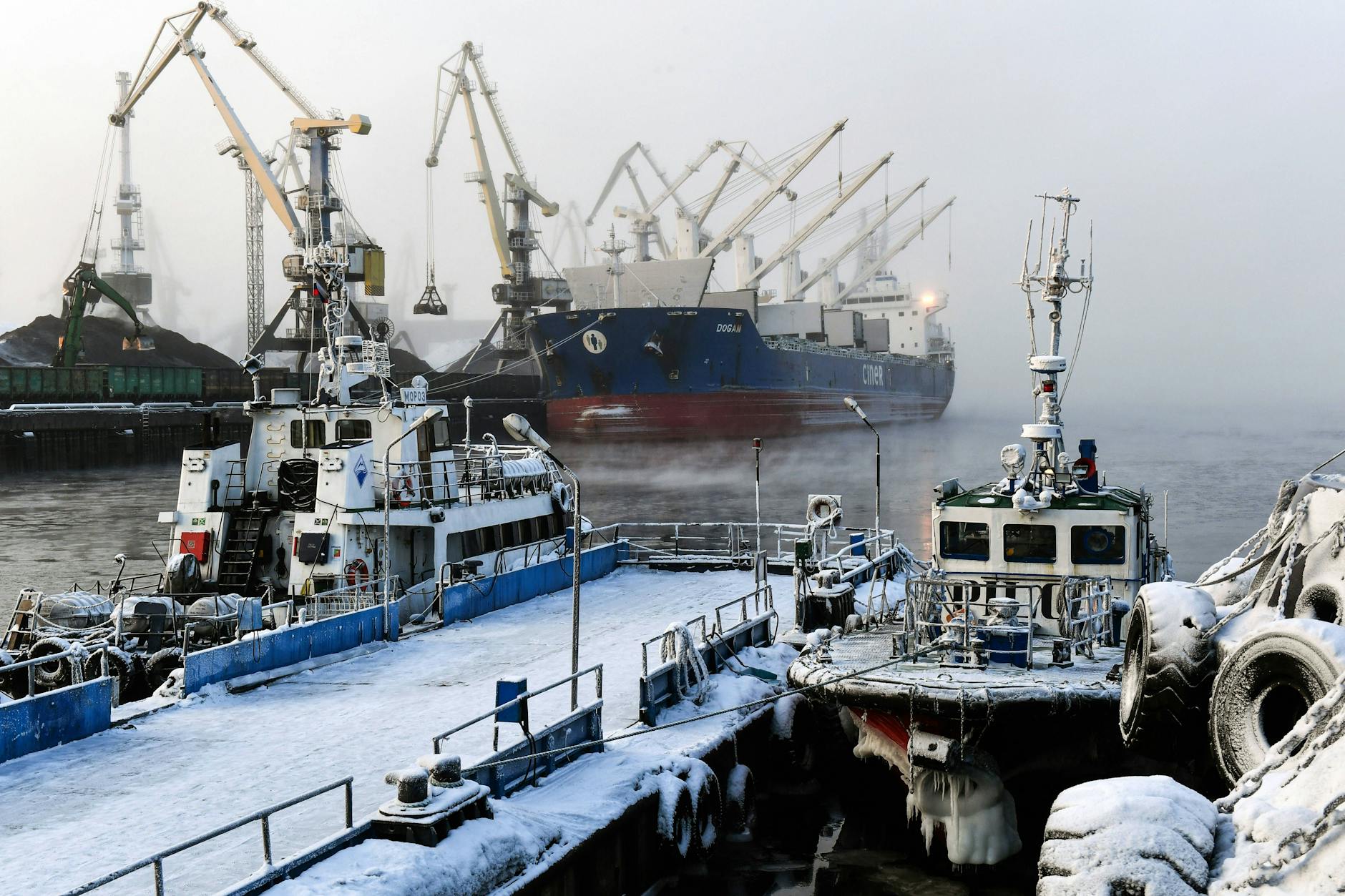 Seit 100 Jahren gehört die arktische Inselgruppe Spitzbergen zu Norwegen. Nun erhebt Russland Ansprüche auf das Land.