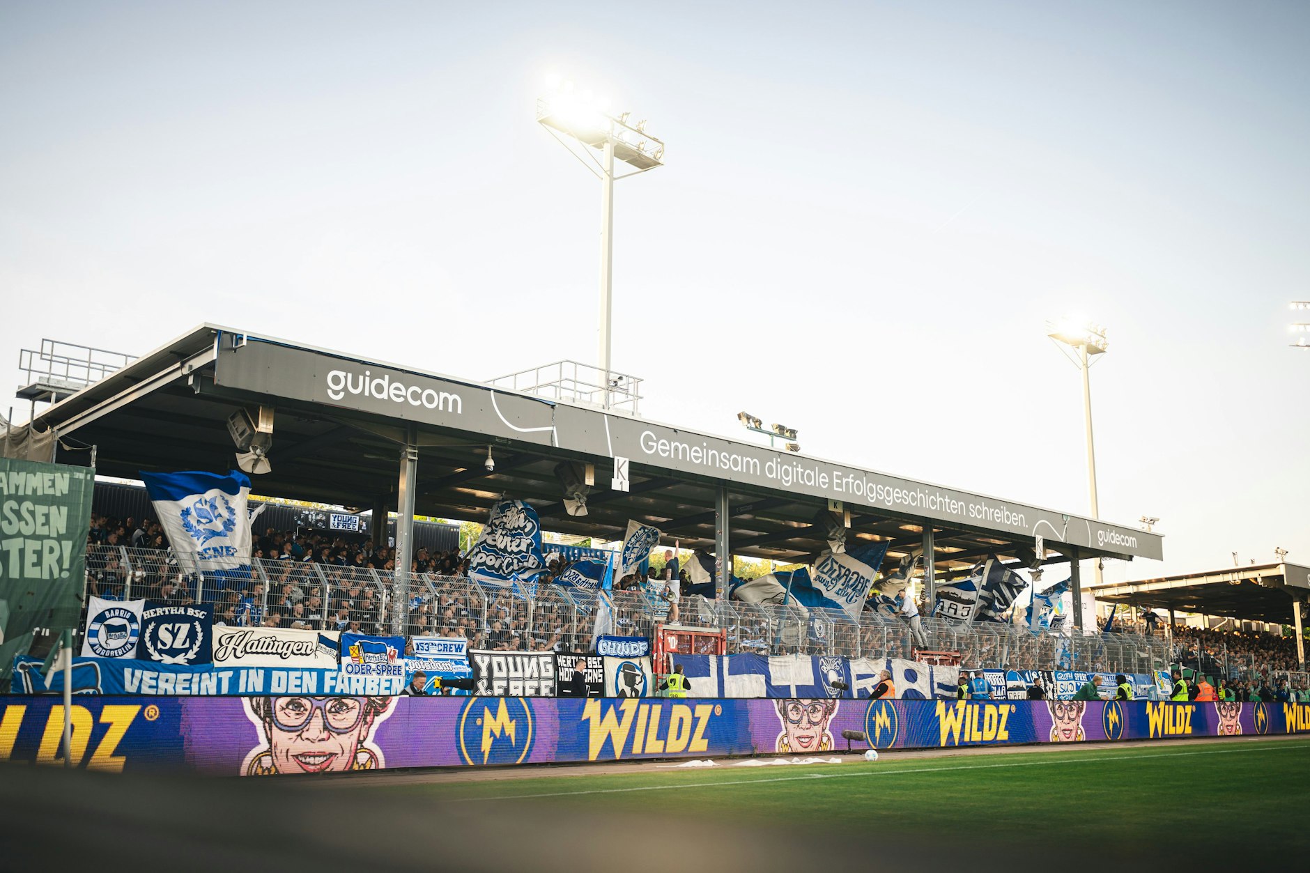 In der Baustelle Preußenstadion wollen die mitreisenden Fans von Hertha BSC am Montagabend ein anderes Ergebnis sehen als am vorletzten Spieltag der abgelaufenen Zweitligasaison.