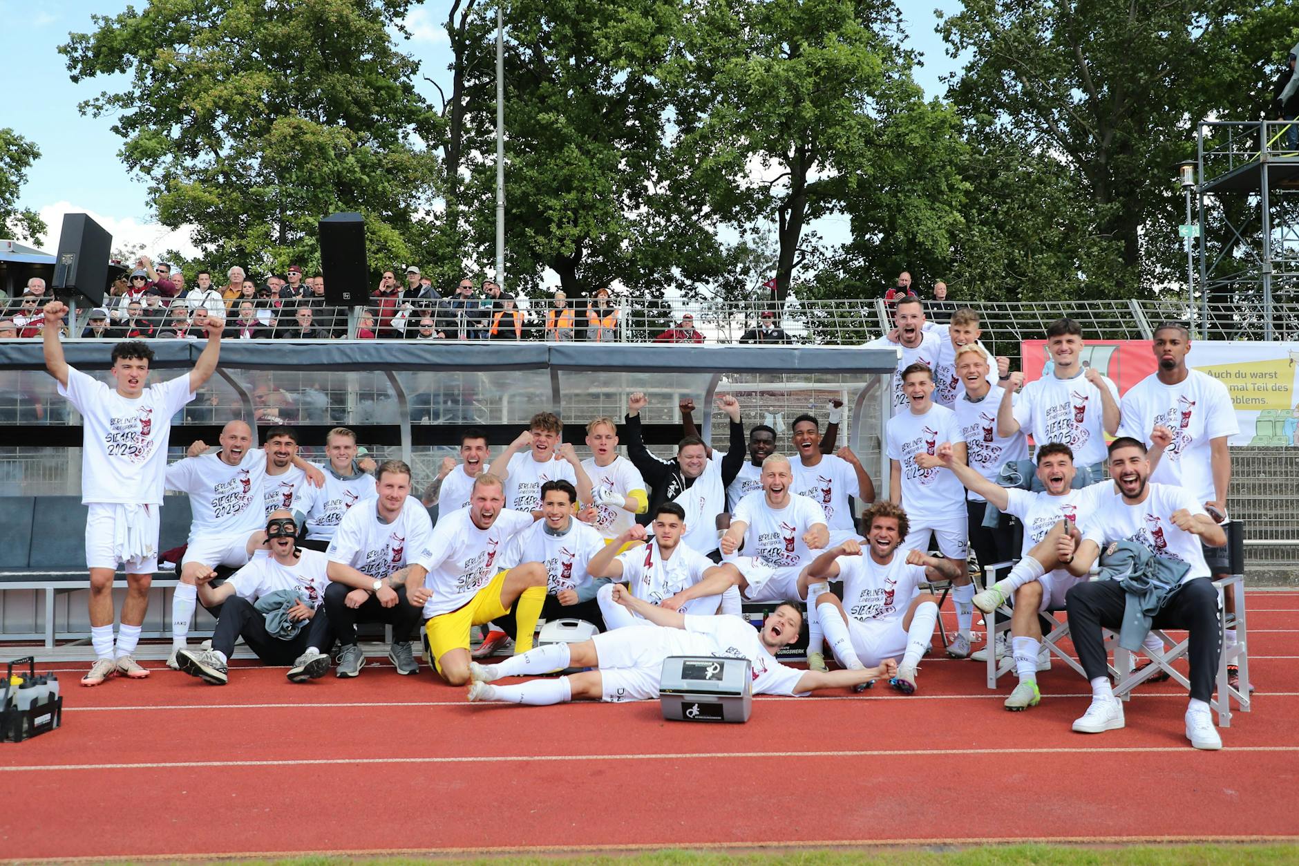 So feierte der BFC Dynamo den Gewinn des Berliner Pokals am 24. Mai 2025 im Mommsenstadion.