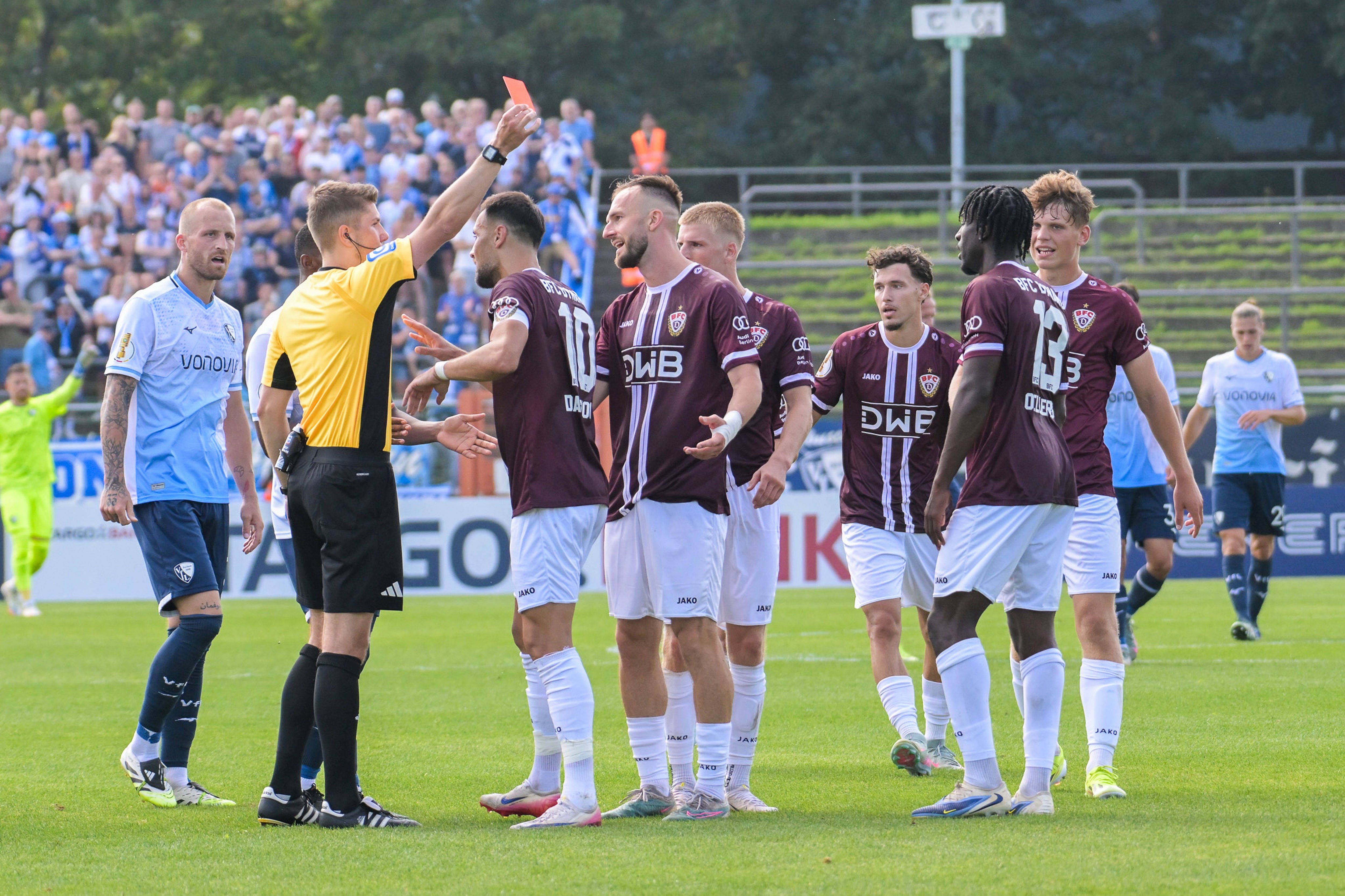 Image - Zweimal Rot! Pokal-Aus für den BFC Dynamo gegen Bochum