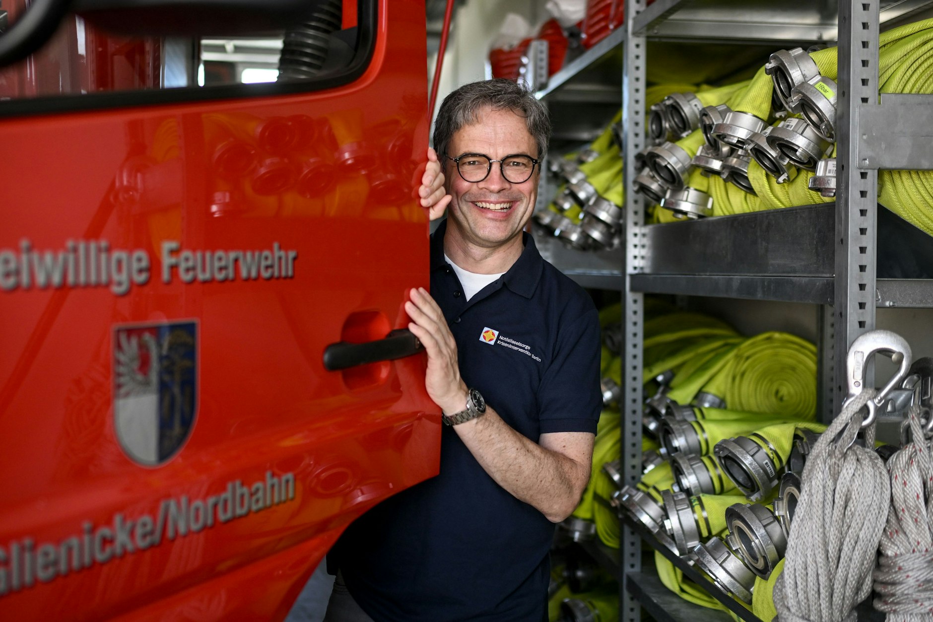 Christian Leppler, Landespfarrer für Notfallseelsorge und Krisenintervention in Berlin, ist auch Mitglied bei der Freiwilligen Feuerwehr Glienicke/Nordbahn.