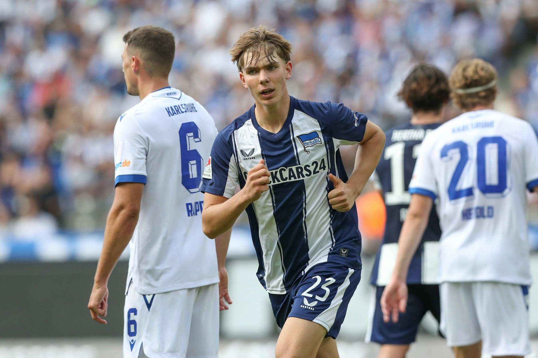 Sein Profi-Debüt als Joker bei Herthas 0:0 gegen den KSC hat Kennet Eichhorn hinter sich, jetzt winkt dem Teenie im Pokal die Startelf.