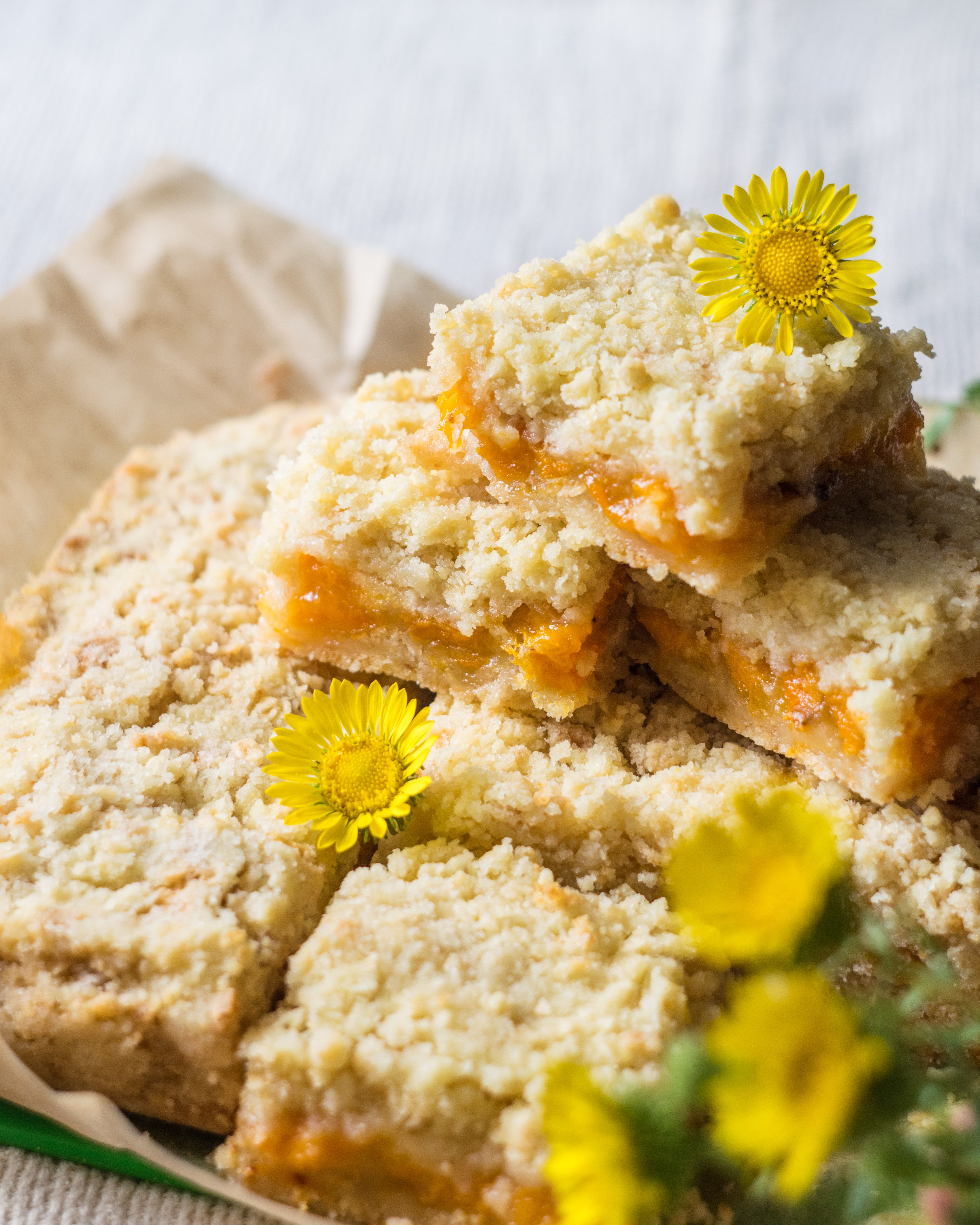 Saftig und knusprig! Prima Rezept für Streuselkuchen mit Aprikosen